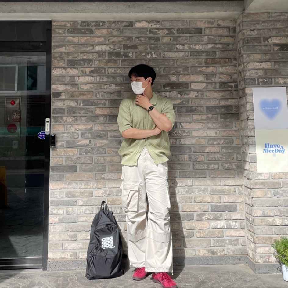 Adidas Tobacco Gruen Collegiate Burgundy 착용 스타일 - 2