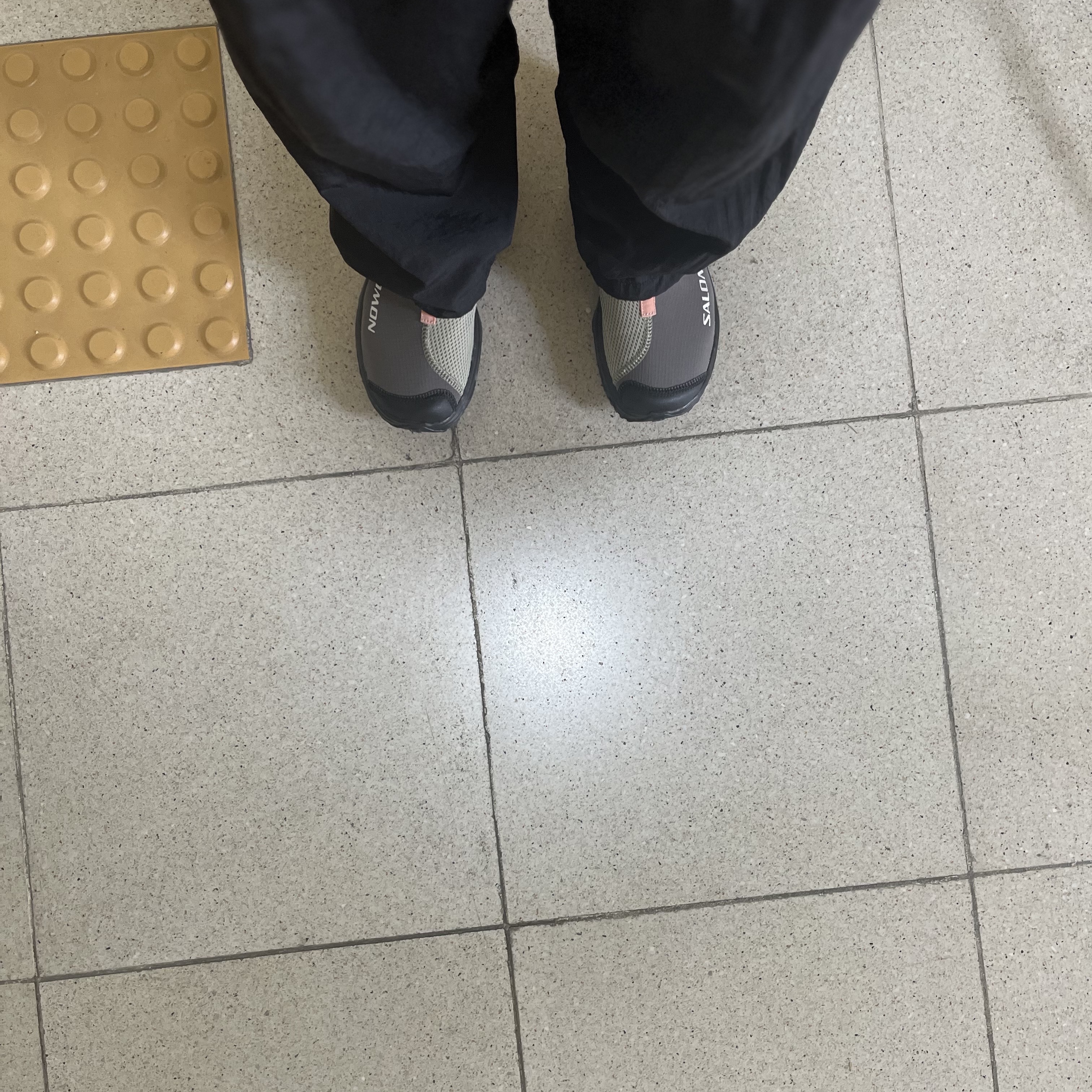 Salomon RX Slide 3.0 Pewter 착용 스타일