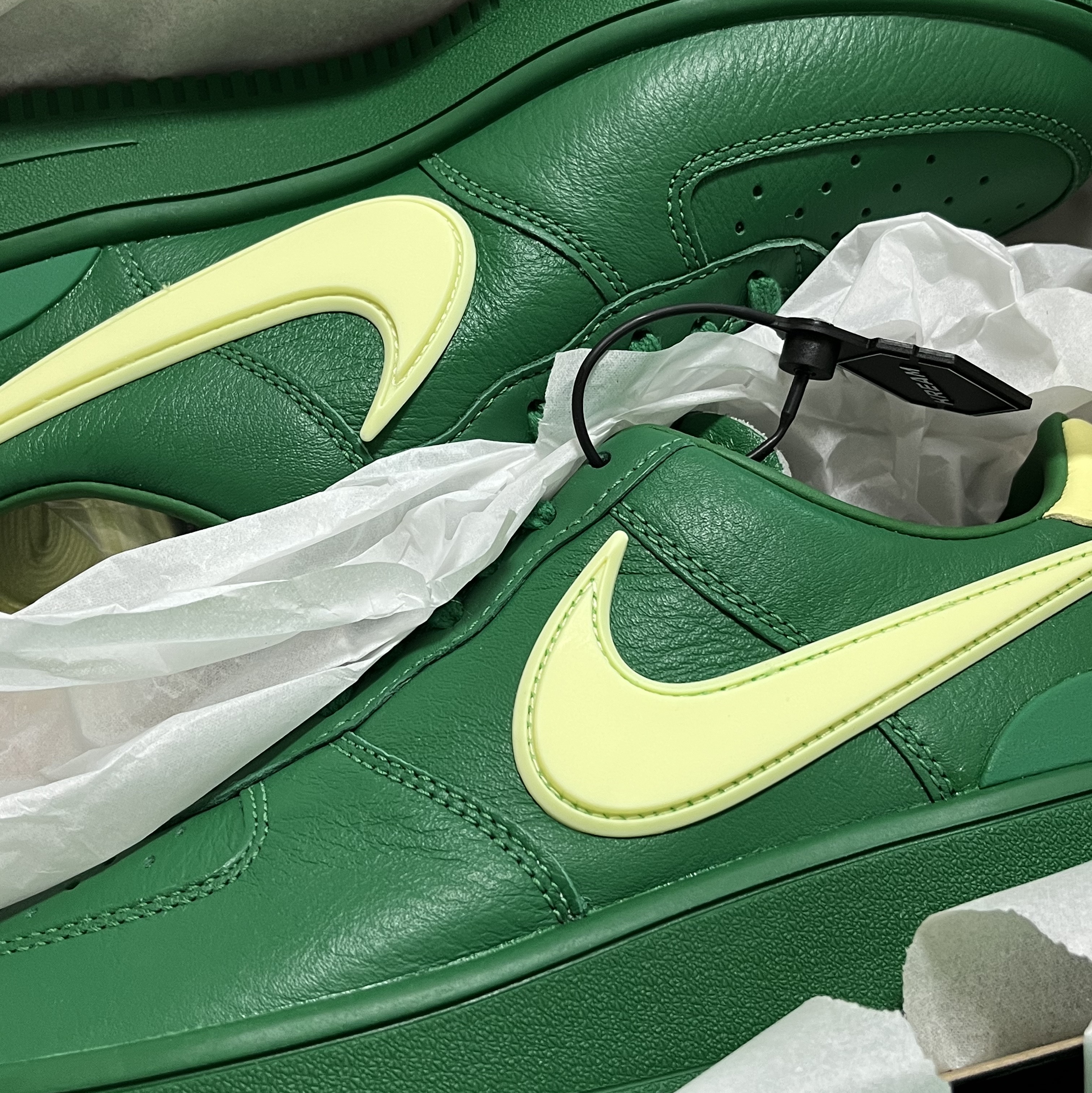 Nike x Ambush Air Force 1 Low SP Pine Green and Citron 착용 스타일 - 1