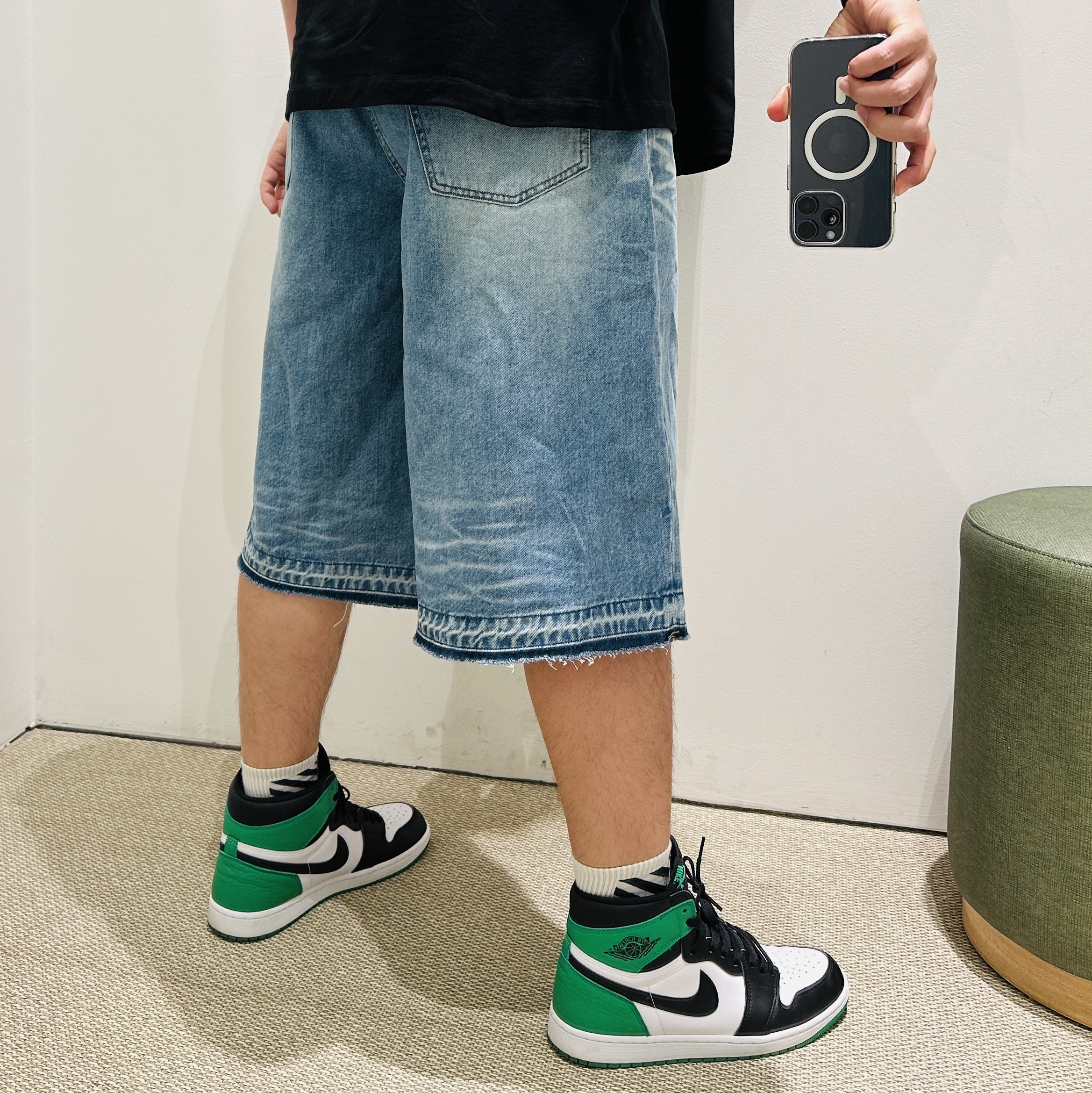Jordan 1 Retro High OG Black and Lucky Green, Stussy x Our Legacy Surfman T-Shirt Black - 21SS 착용 스타일 - 3