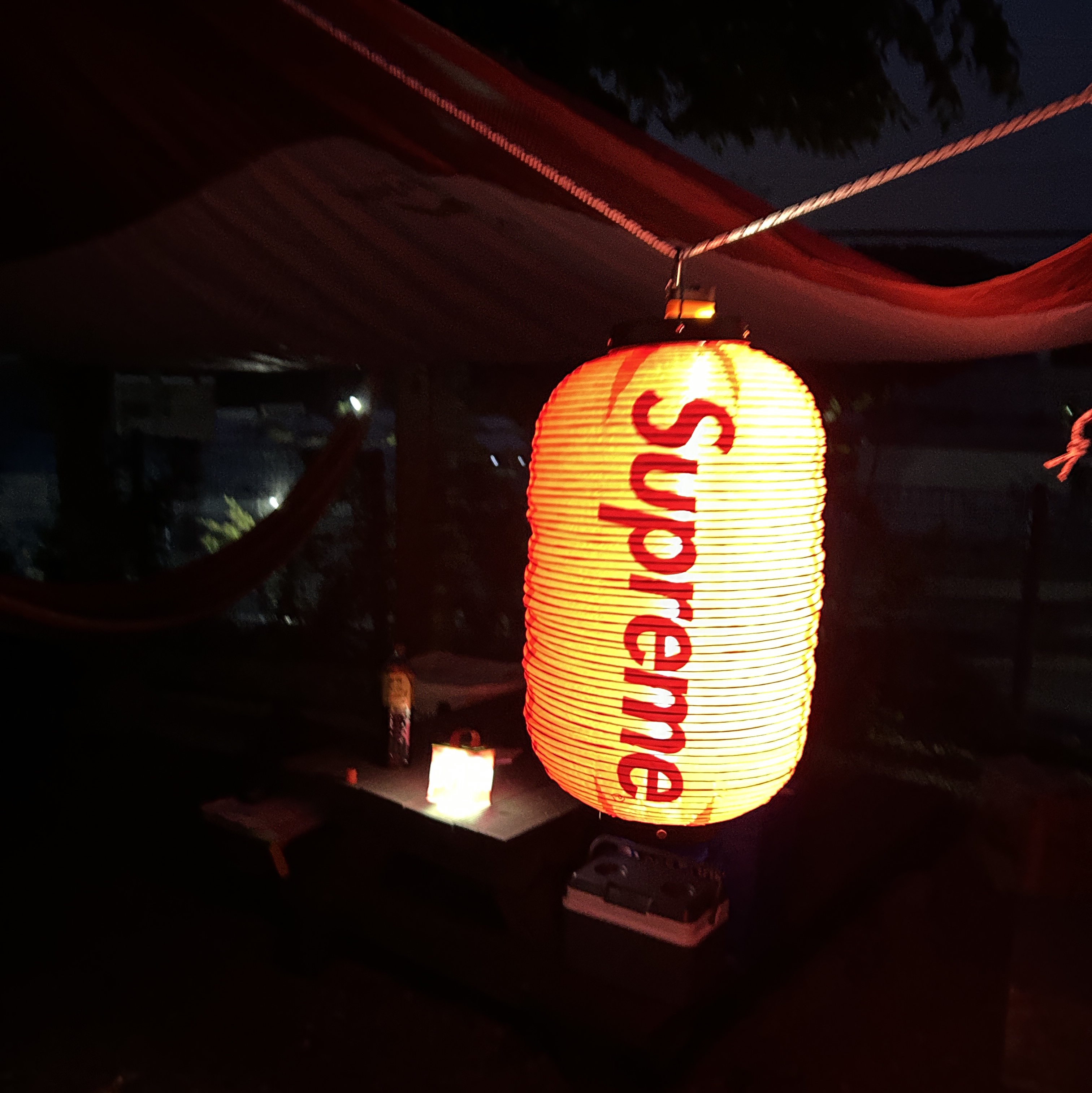 Supreme Hanging Lantern Red - 19FW 착용 스타일 - 3