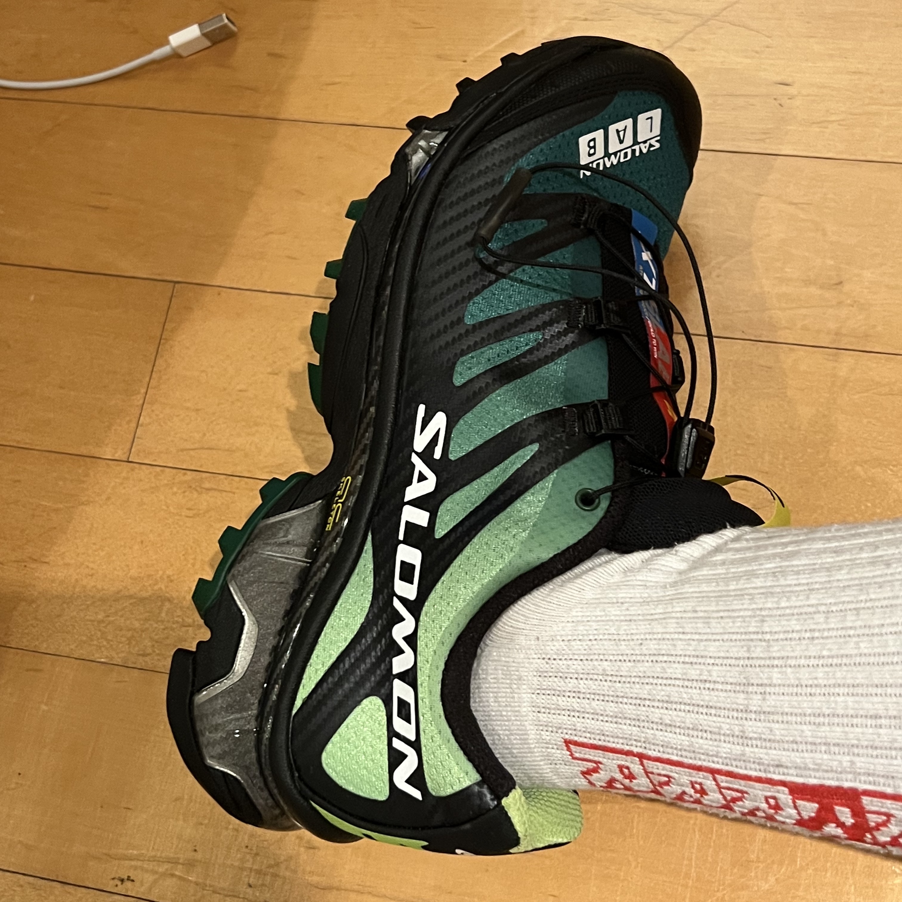 Salomon XT-4 Eden Bright Lime Green 착용 스타일
