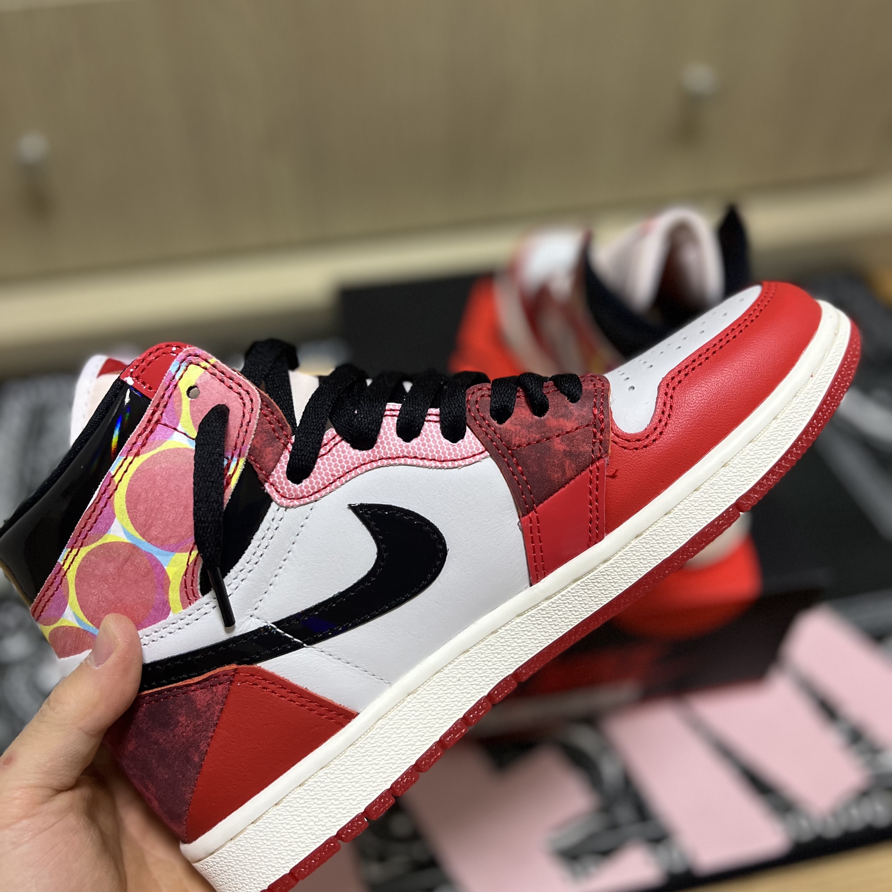 Jordan 1 Retro High Spider-Man Next Chapter 착용 스타일 - 3