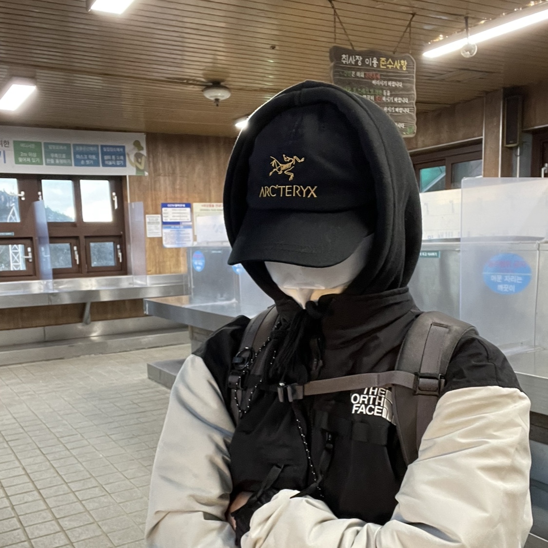 Palace x Arc'teryx 6-Panel Black - 20FW 착용 스타일
