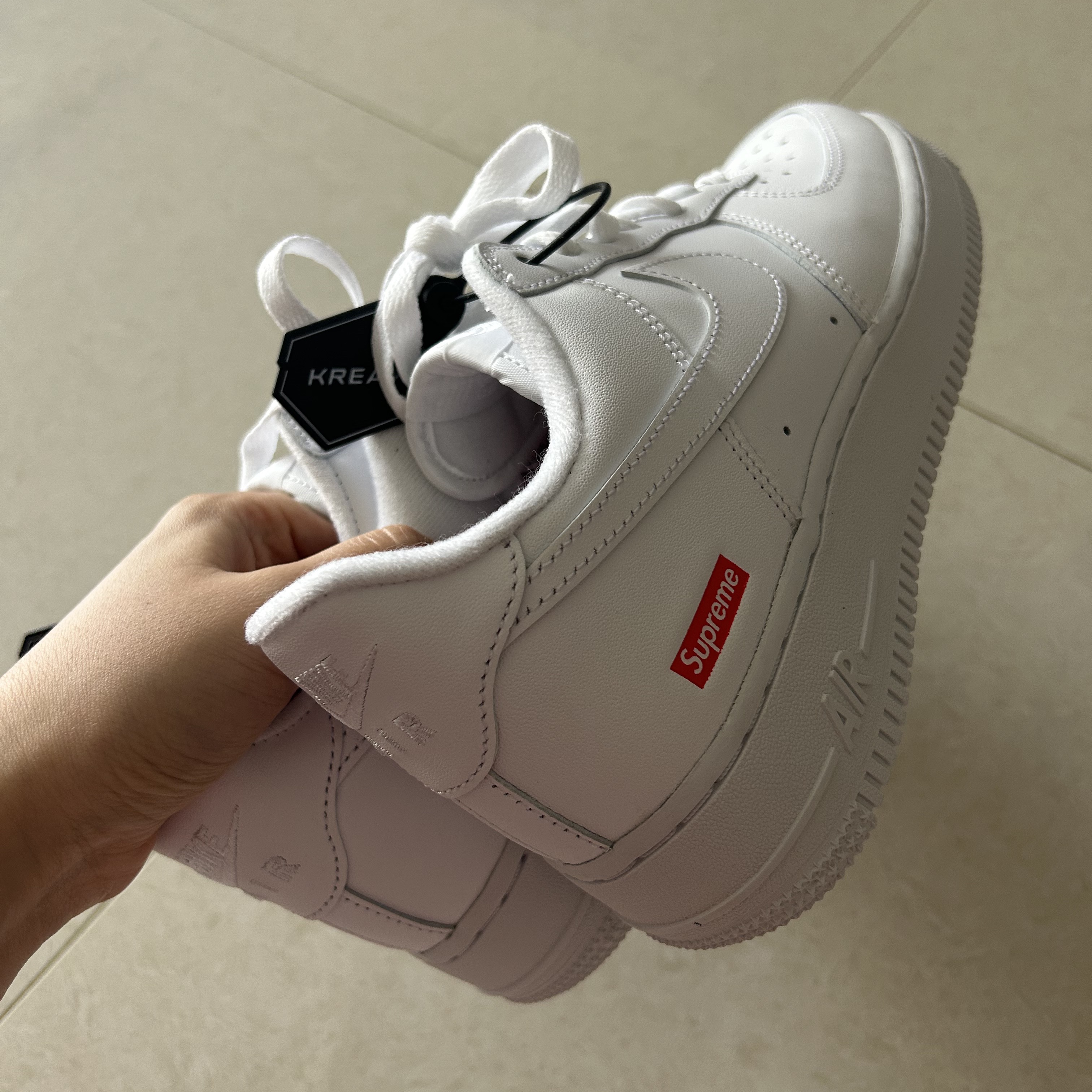 Nike x Supreme Air Force 1 Low White 착용 스타일