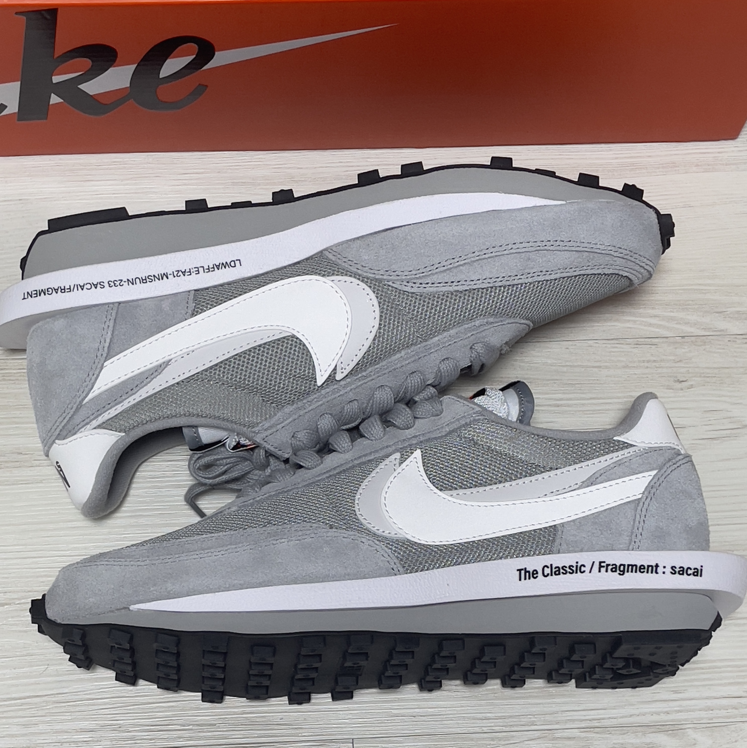 Nike x Sacai x Fragment LDWaffle Light Smoke Grey 착용 스타일 - 2