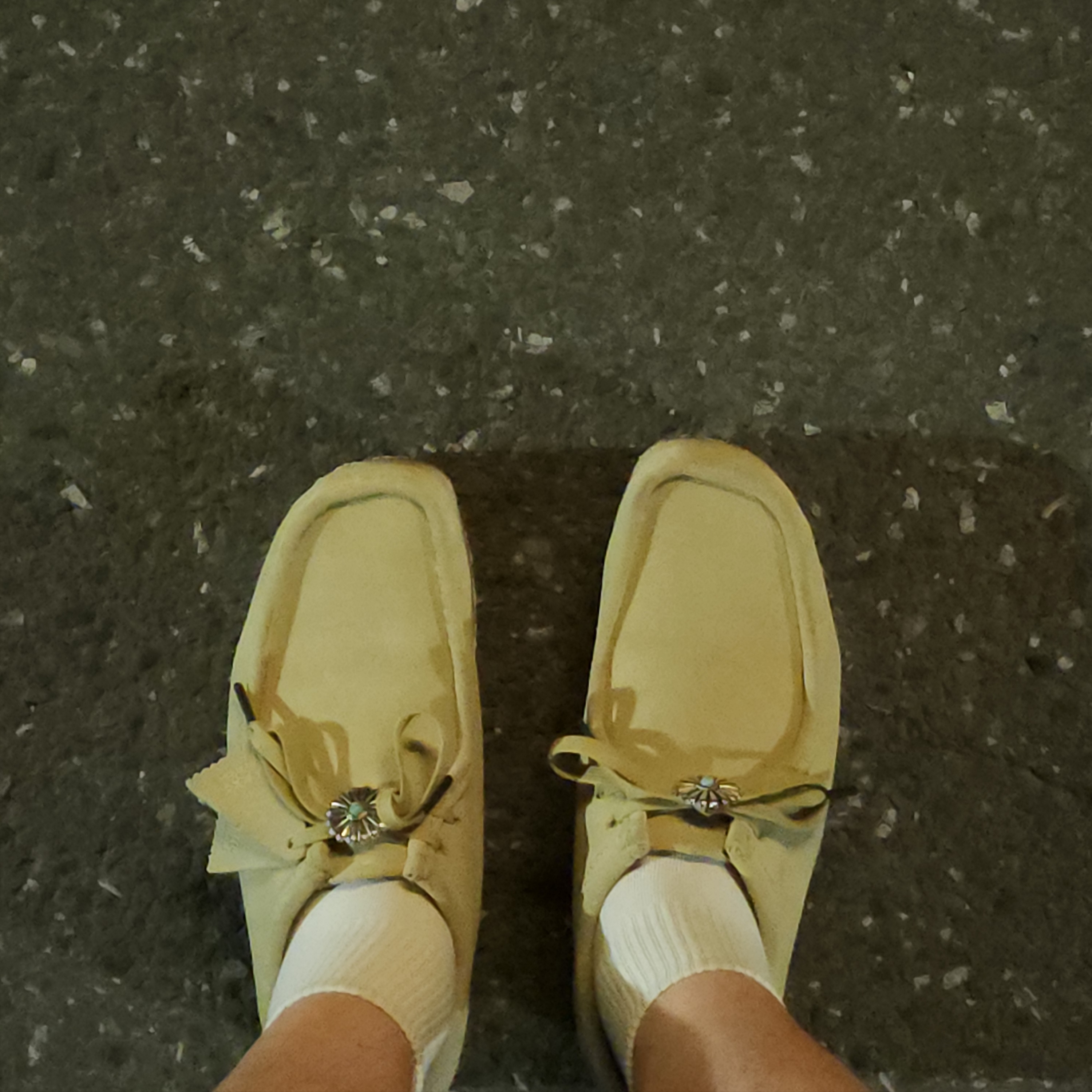 Clarks Wallabee Maple Suede 착용 스타일 - 2