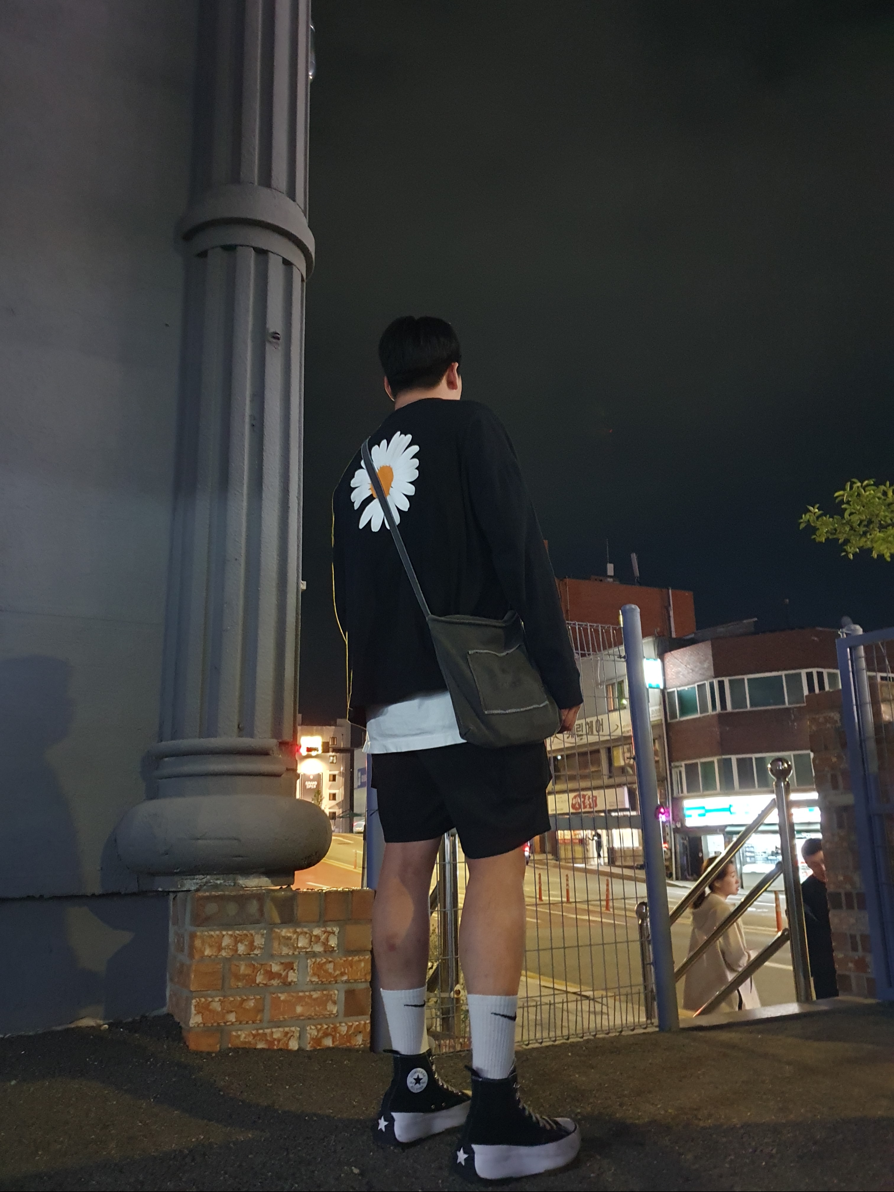 Nike x Peaceminusone LS T-Shirt Black (DR0098-010), Converse Run Star Hike Hi Black White Gum 착용 스타일