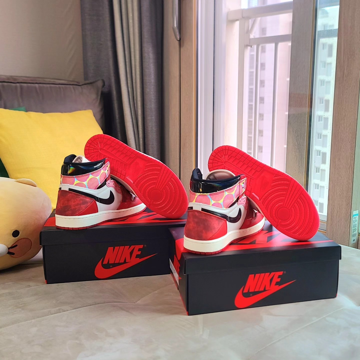 Jordan 1 Retro High Spider-Man Next Chapter 착용 스타일 - 2