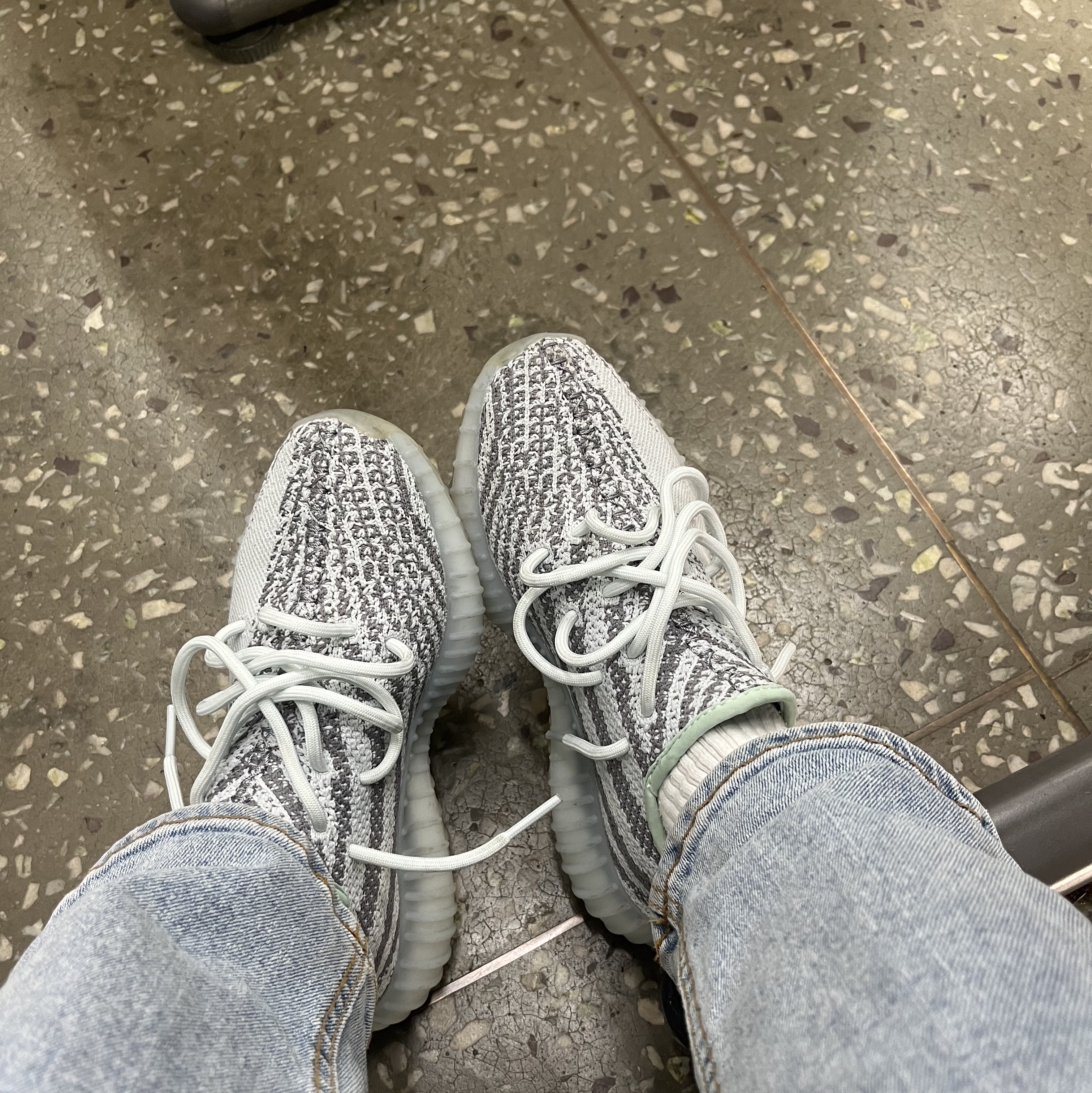 Adidas Yeezy Boost 350 V2 Blue Tint 2017 착용 스타일