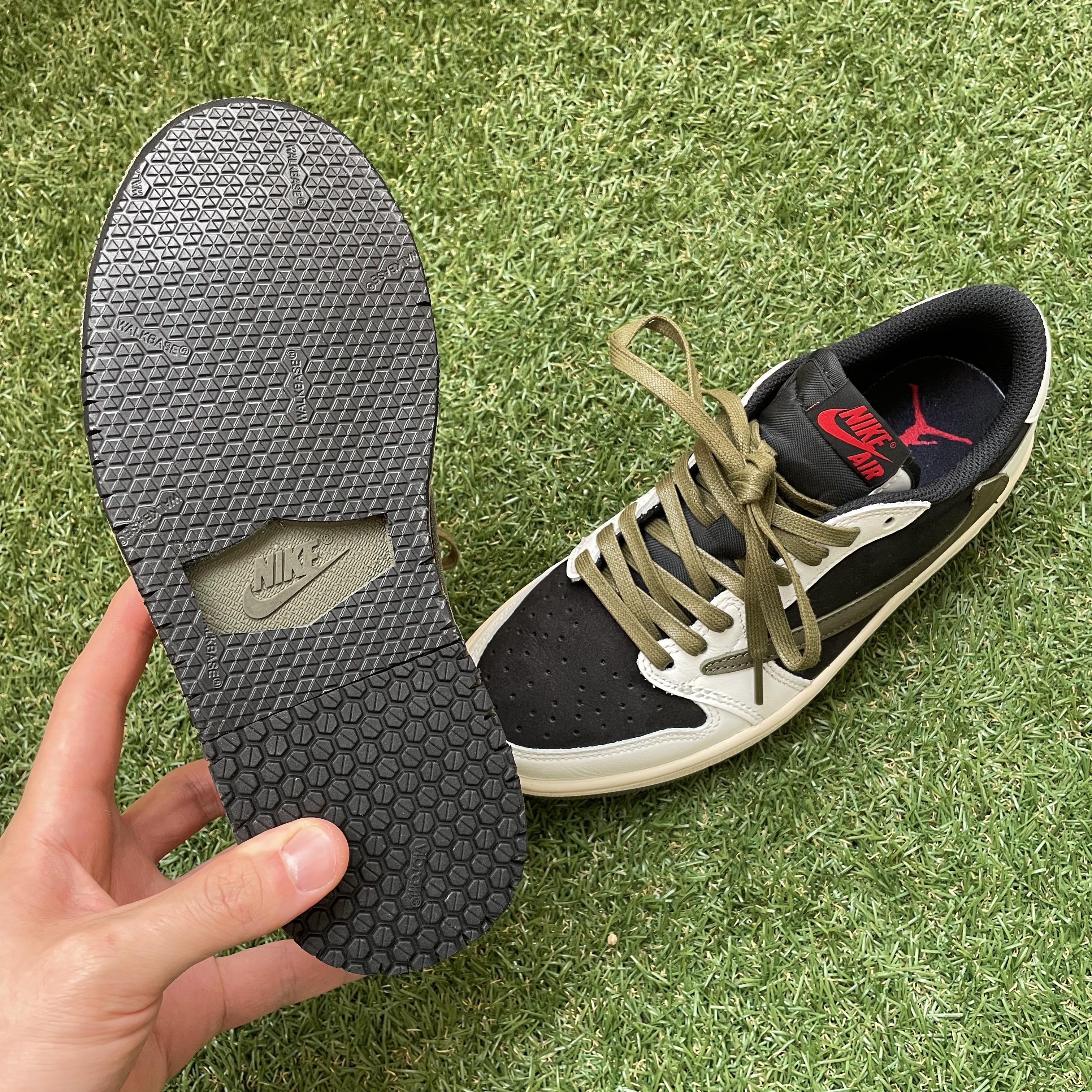 (W) Jordan 1 x Travis Scott Retro Low OG SP Medium Olive 착용 스타일 - 2