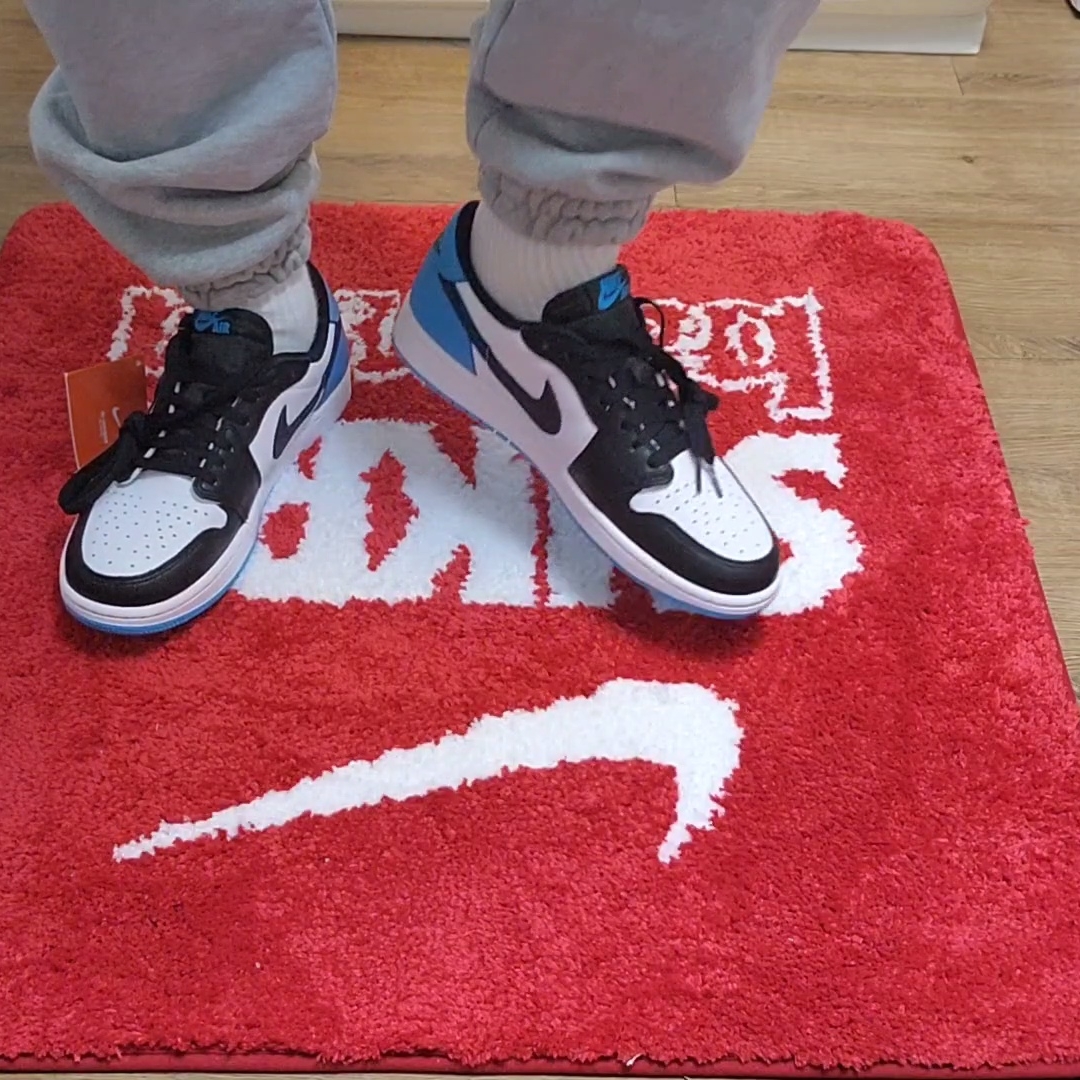 Jordan 1 Retro Low OG Black and Dark Powder Blue, Jordan 1 Low SE Tokyo 96 착용 스타일 - 3