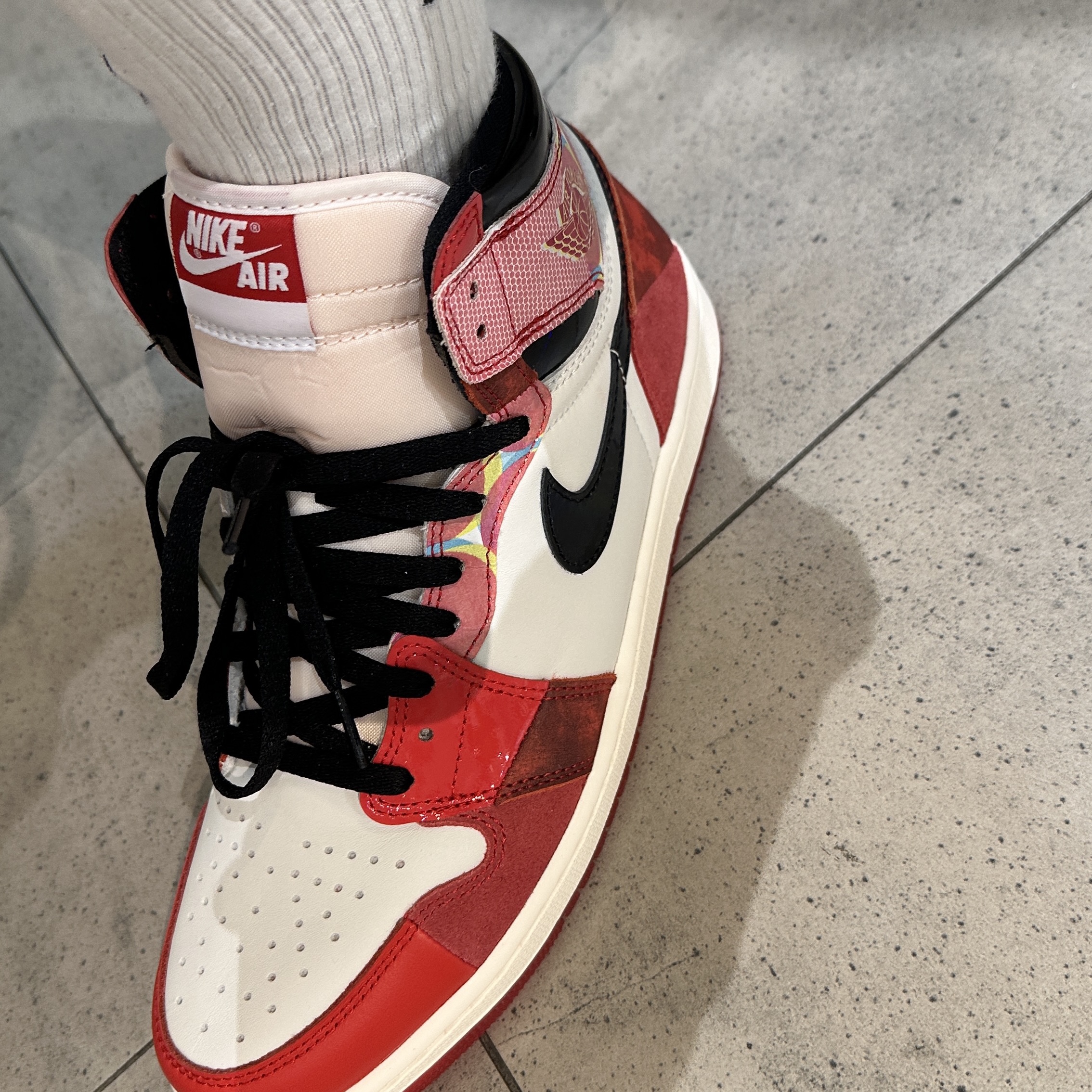 조던 1 레트로 하이 스파이더맨 넥스트 챕터 착용 스타일 - 3