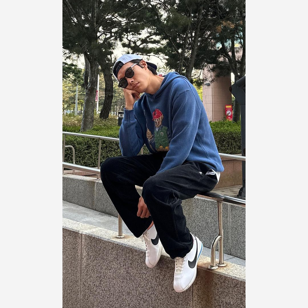 Nike Cortez White and Black 착용 스타일 - 2