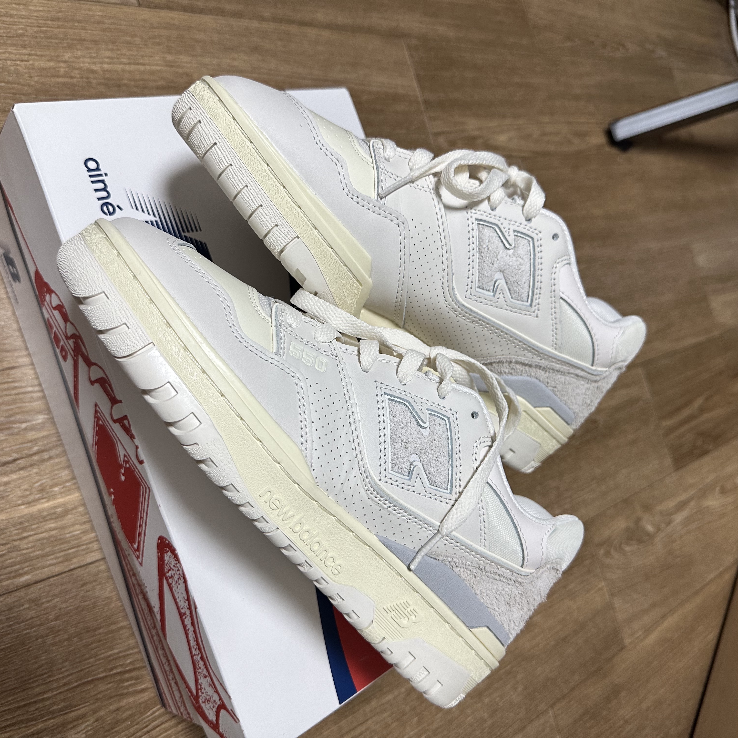 New Balance x Aime Leon Dore 550 White Leather 착용 스타일 - 2