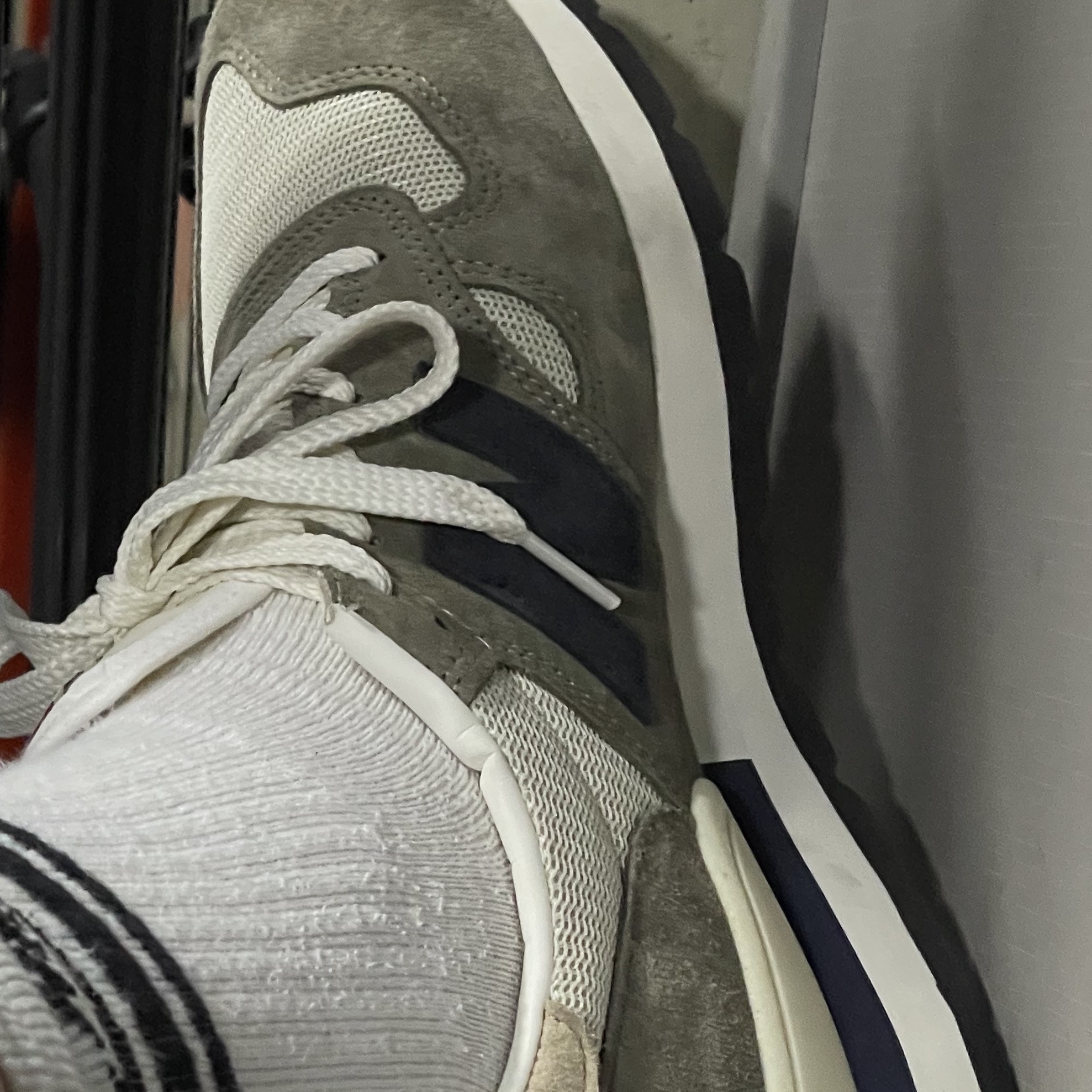 New Balance 990v1 Made in USA Olive 착용 스타일