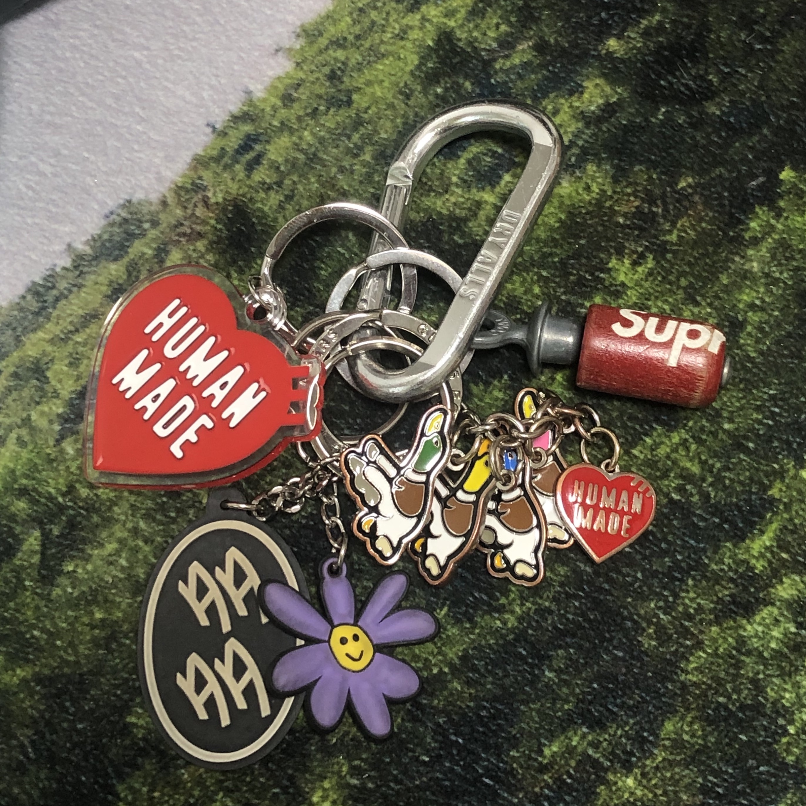 Human Made Heart Keyring Red, Human Made Flying Duck Keyring Silver 착용 스타일