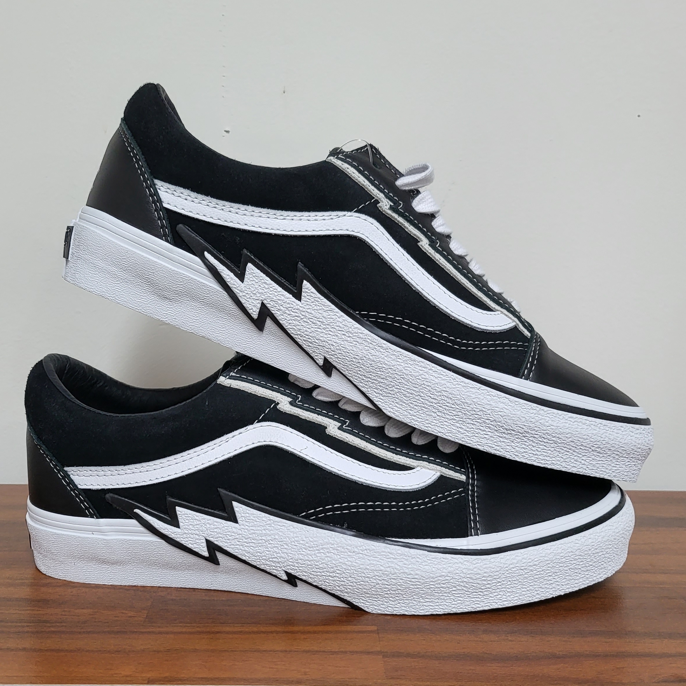 Vans Vault x Mastermind World Old Skool Bolt Black 착용 스타일 - 1