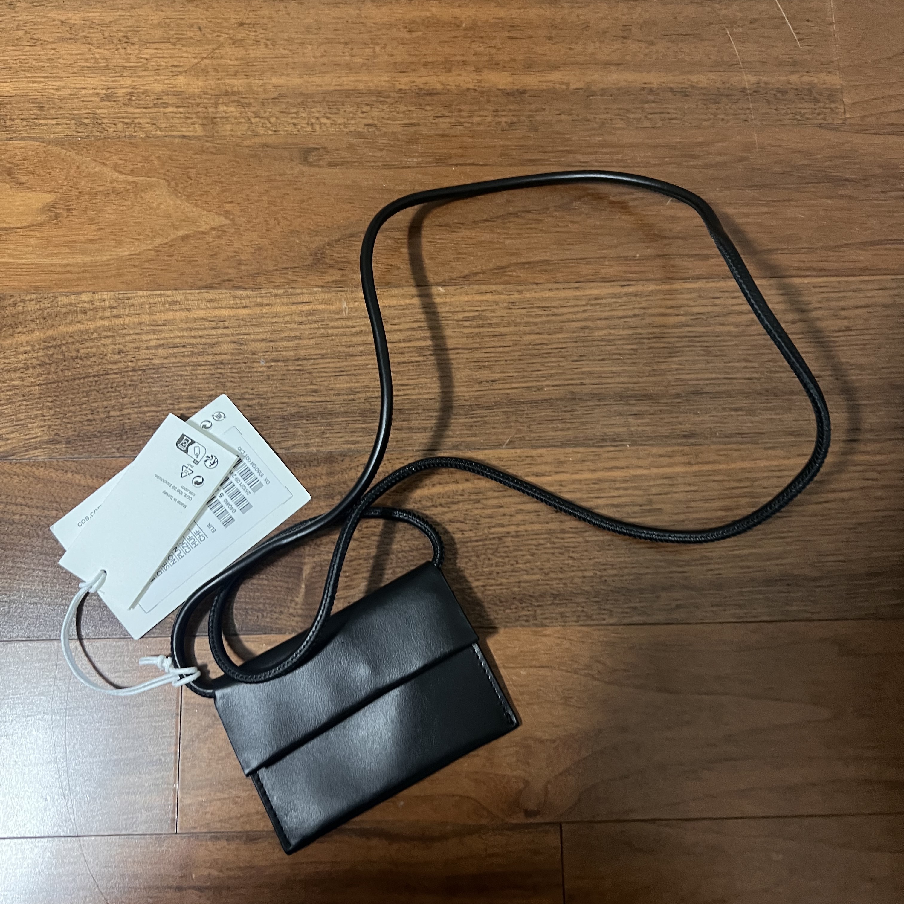 Arc'teryx Heliad 15 Backpack Black, Creed Royal Exclusive White Flowers Eau de Parfum 75ml 착용 스타일 - 3