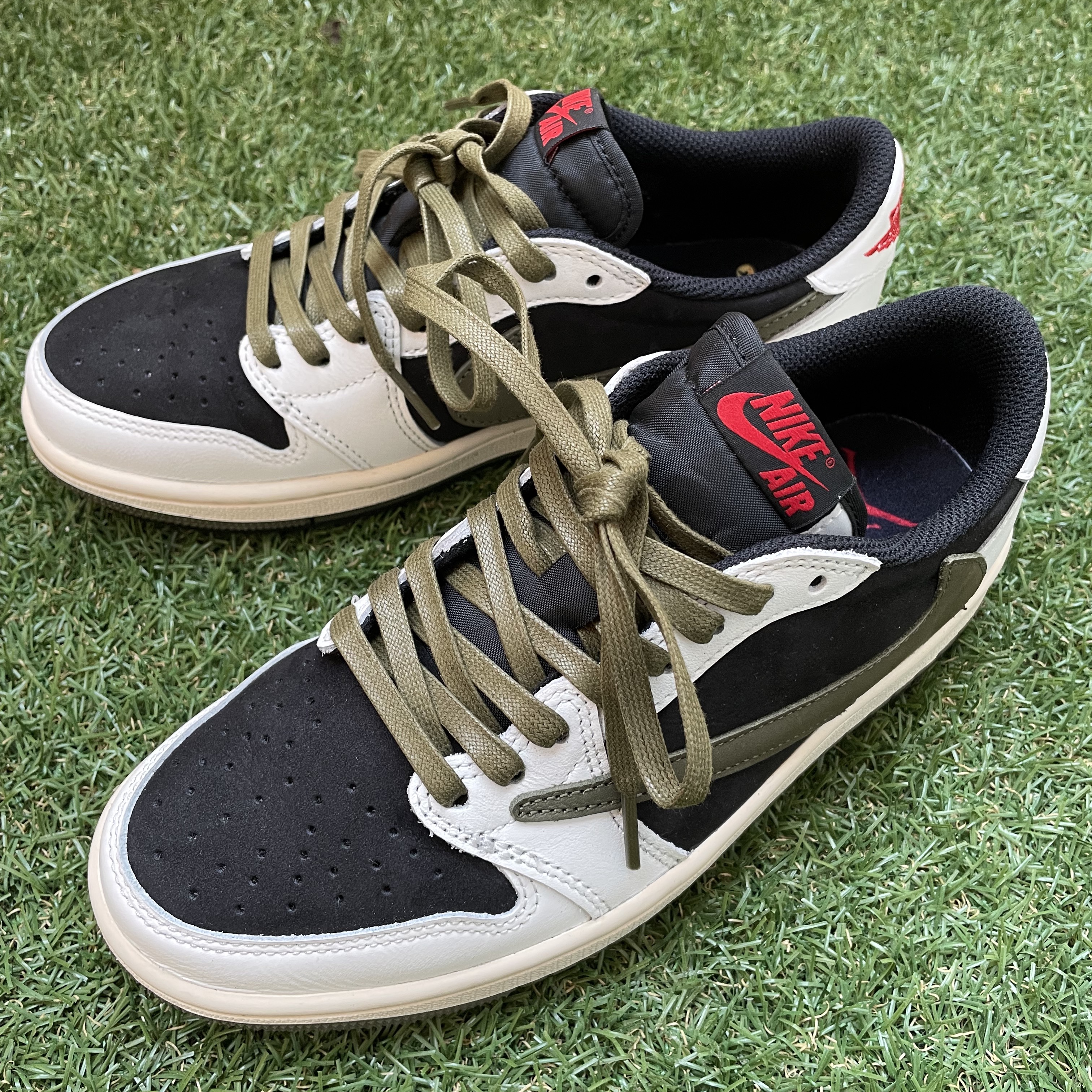 (W) Jordan 1 x Travis Scott Retro Low OG SP Medium Olive 착용 스타일 - 1