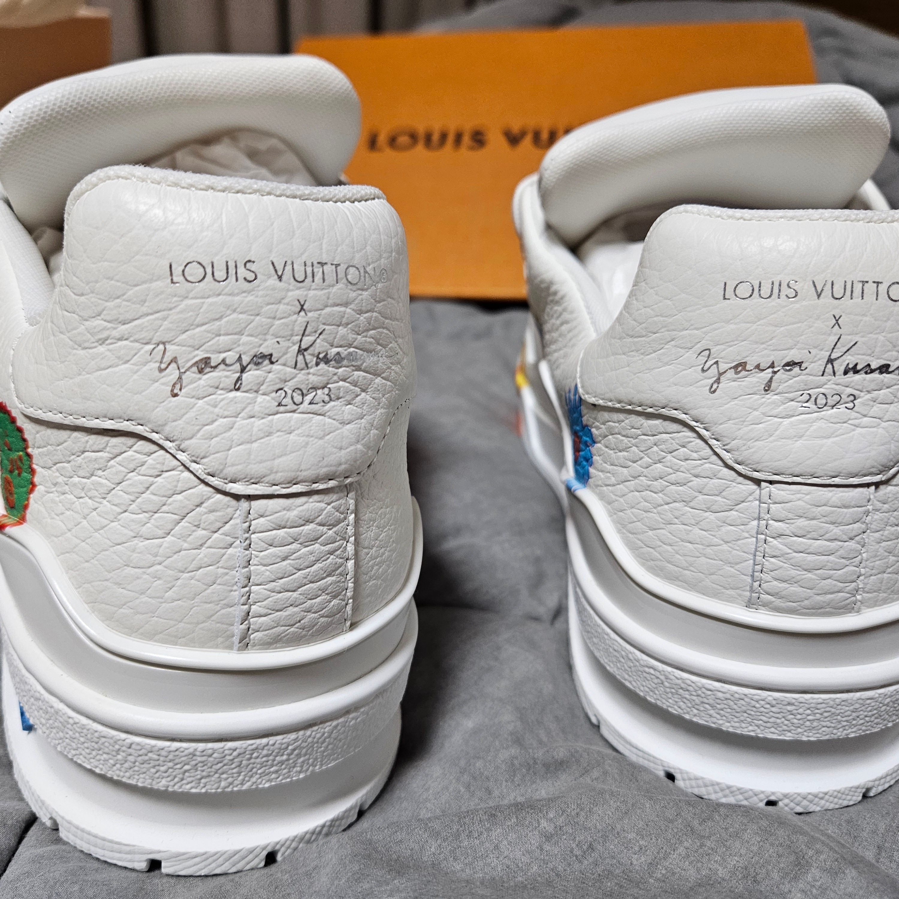 Louis Vuitton x YK LV Trainer Sneakers White 착용 스타일 - 2
