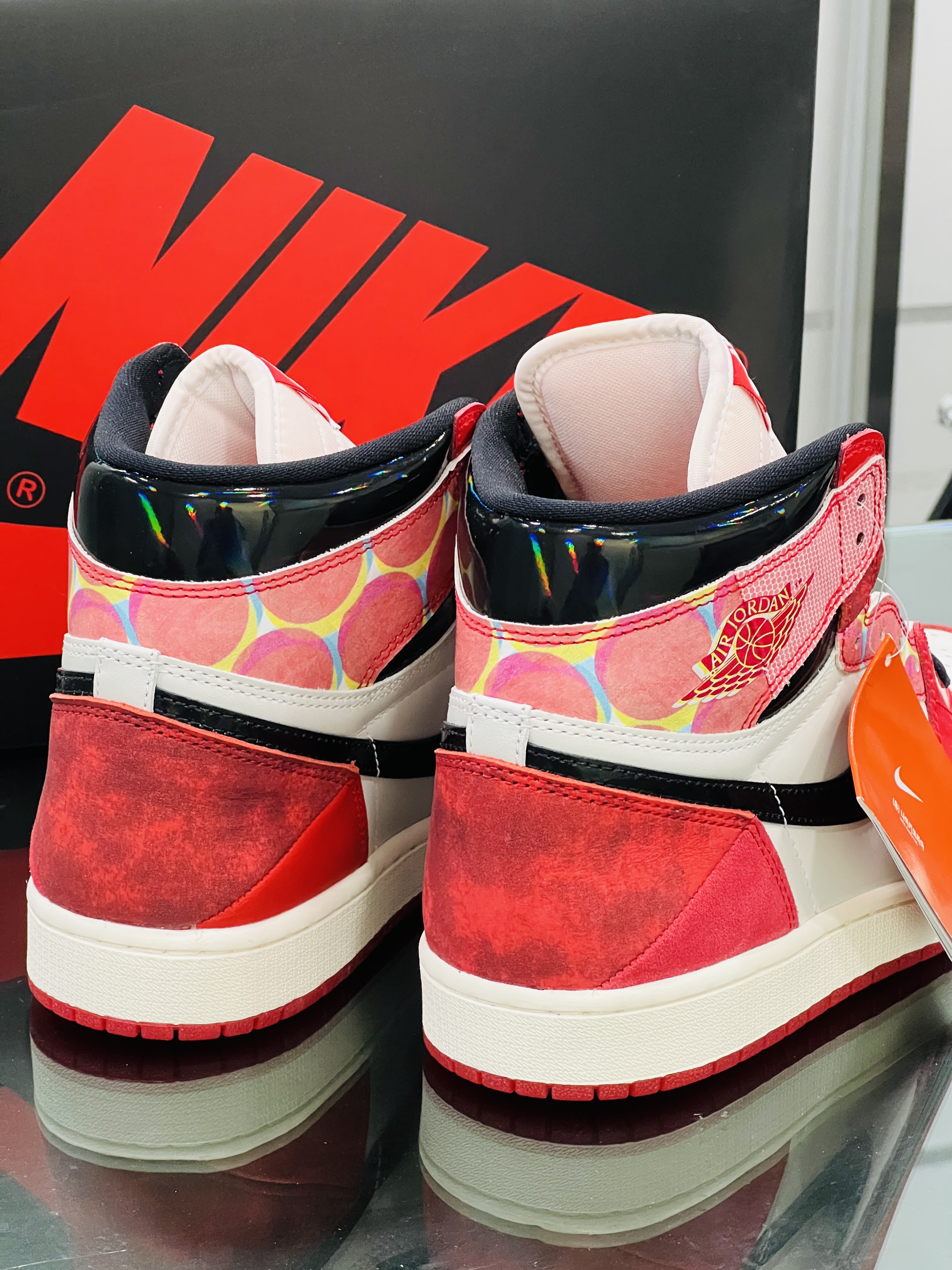 Jordan 1 Retro High Spider-Man Next Chapter 착용 스타일 - 3