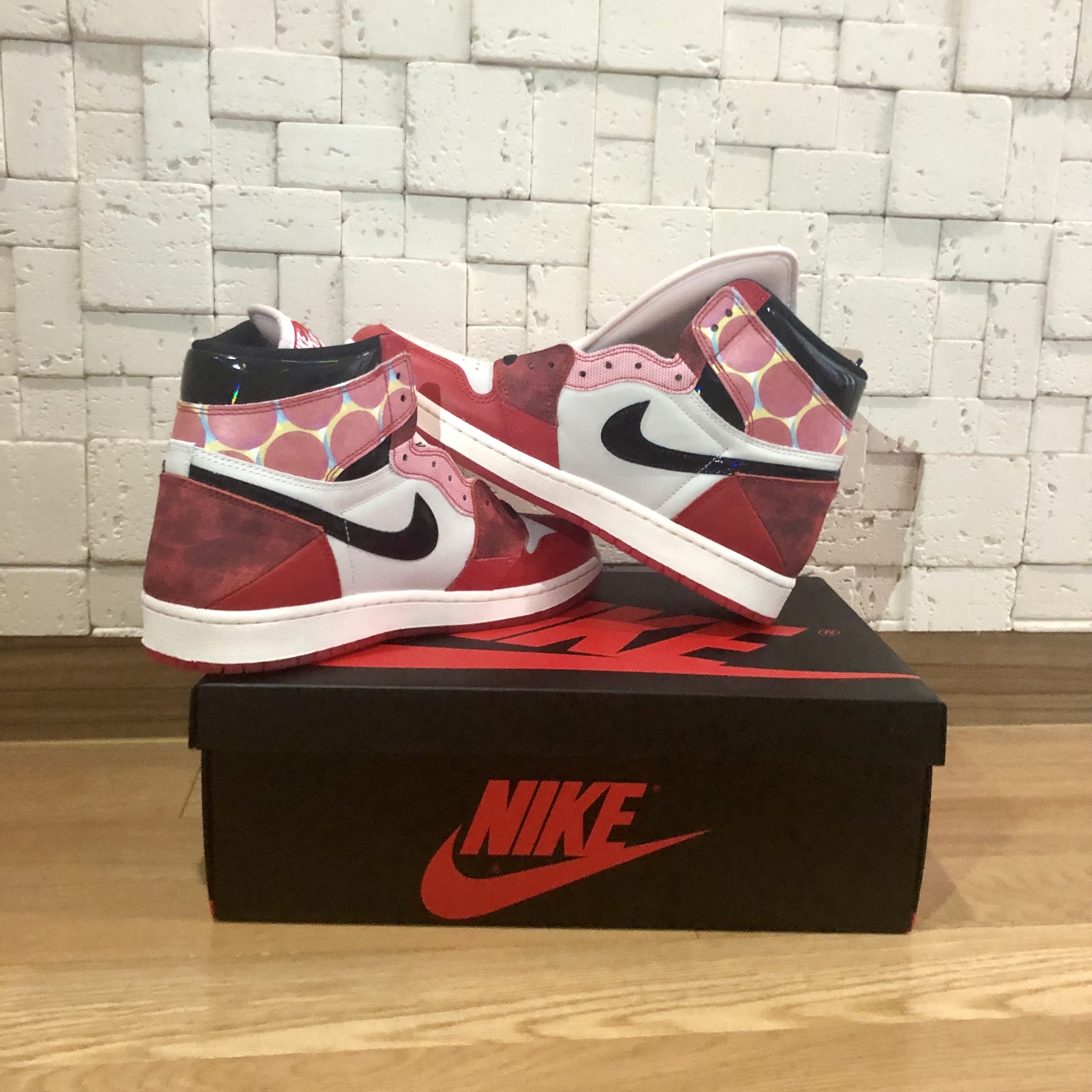Jordan 1 Retro High Spider-Man Next Chapter, Jordan 1 Retro High OG Chicago 2022 착용 스타일 - 1