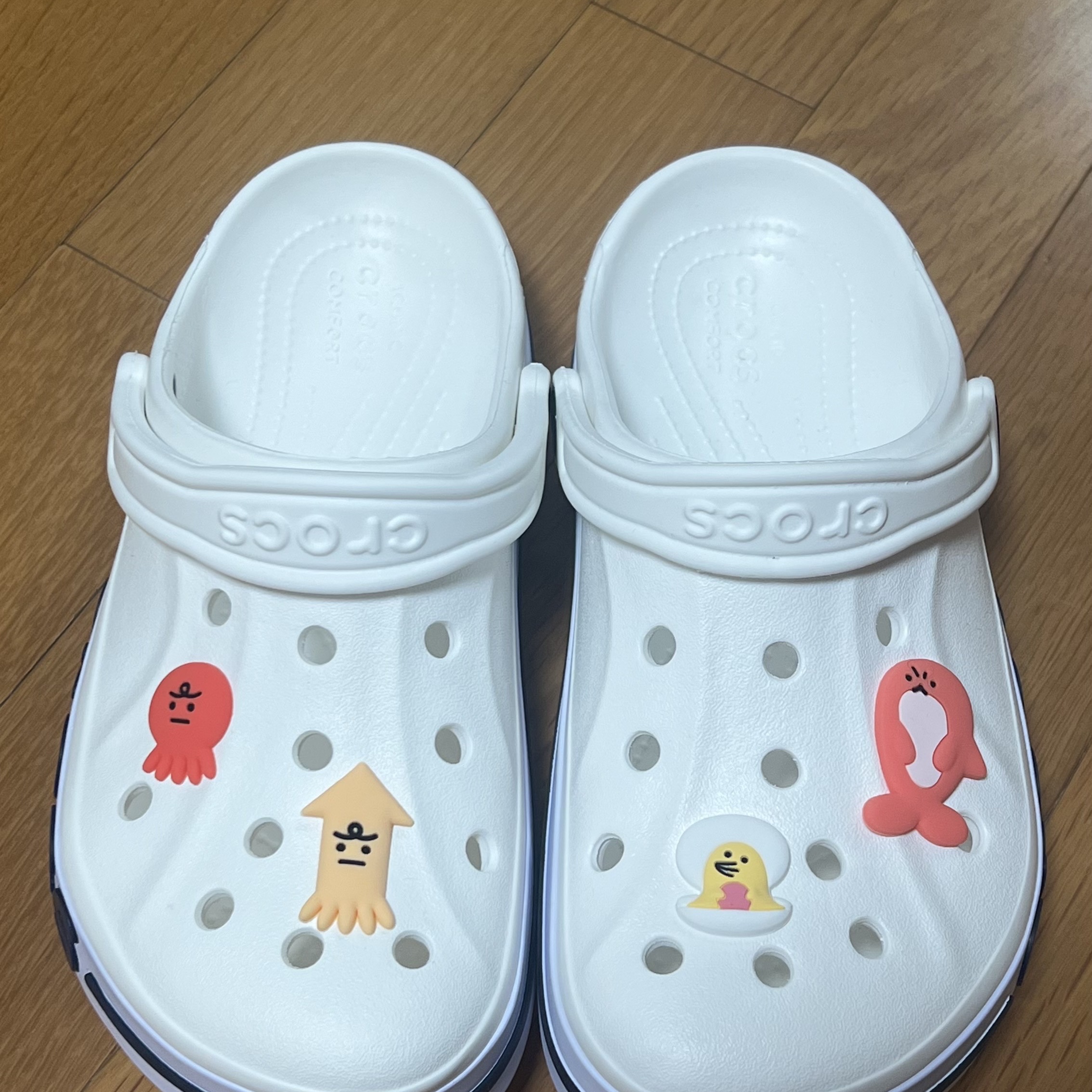 Crocs Bayaband Clog White Navy 착용 스타일