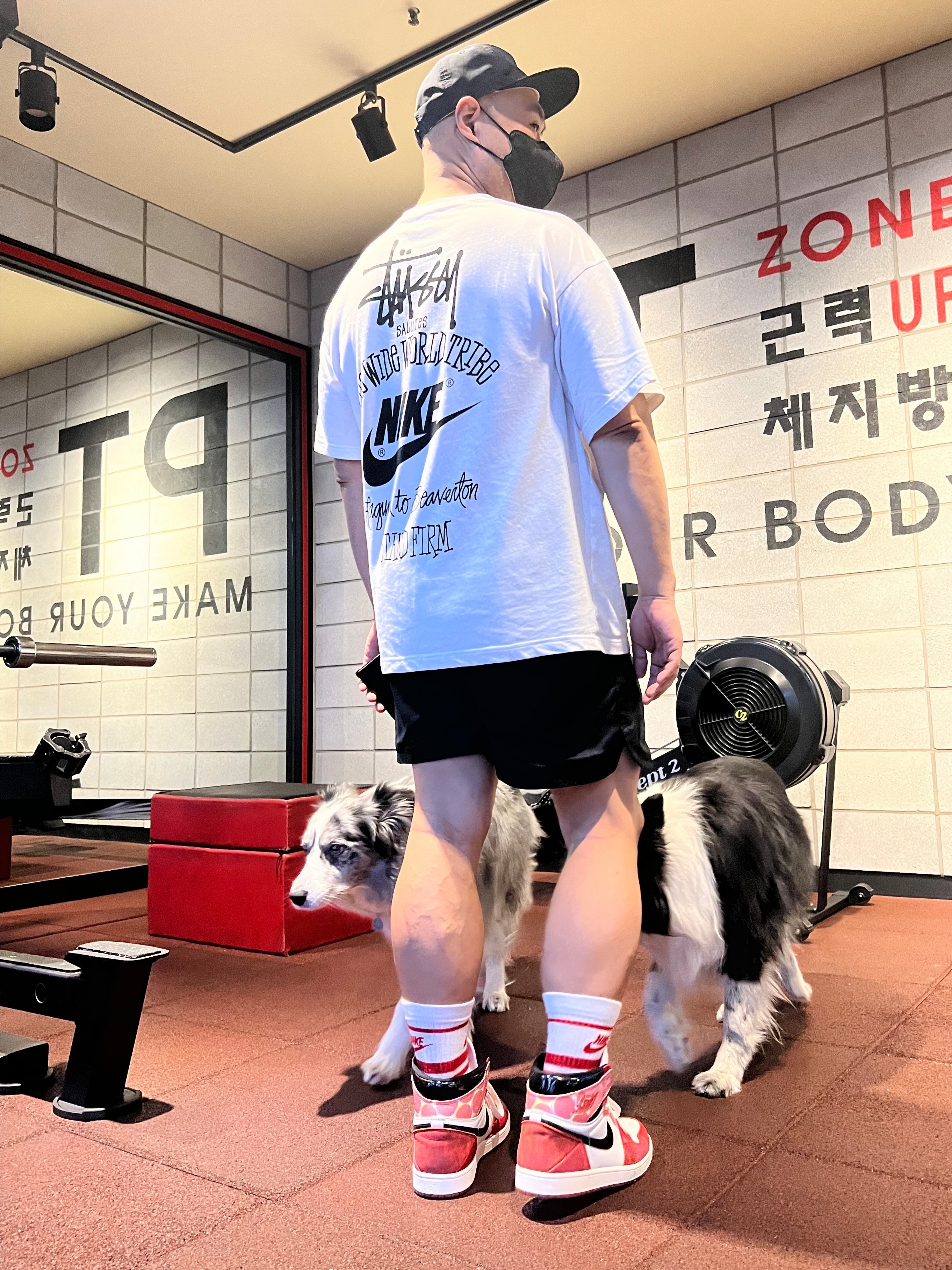 Jordan 1 Retro High Spider-Man Next Chapter, Nike x Stussy T-Shirt White (DV1774-100) 착용 스타일 - 1
