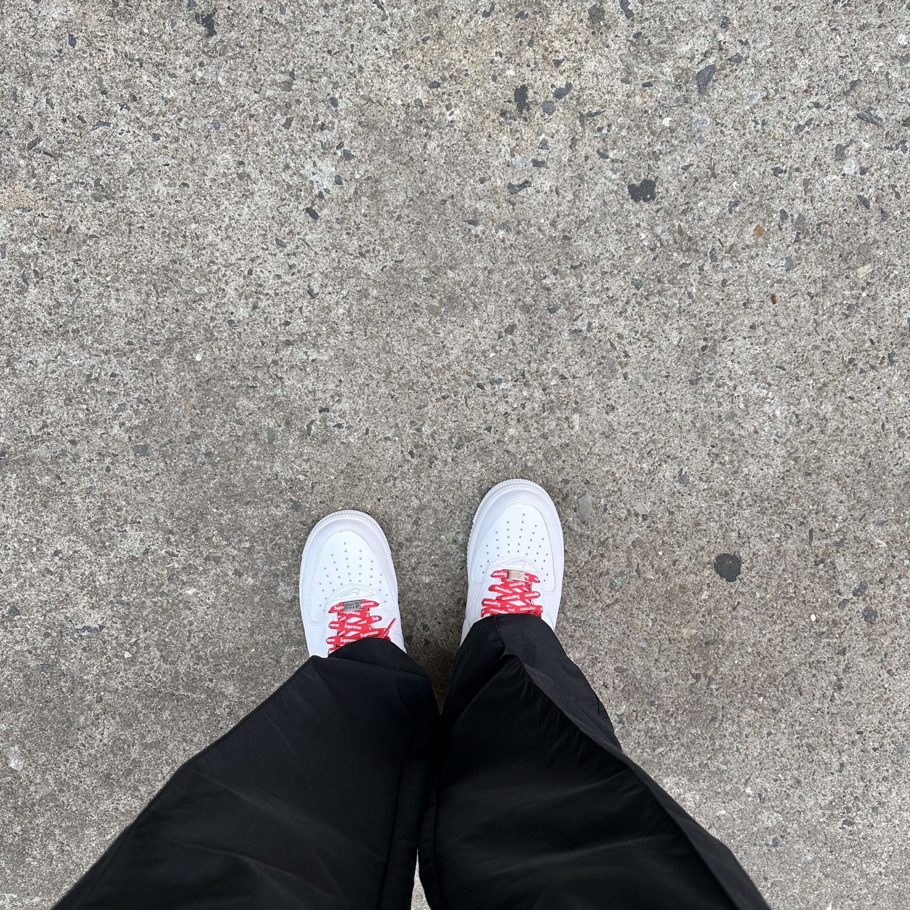Nike x Supreme Air Force 1 Low White 착용 스타일