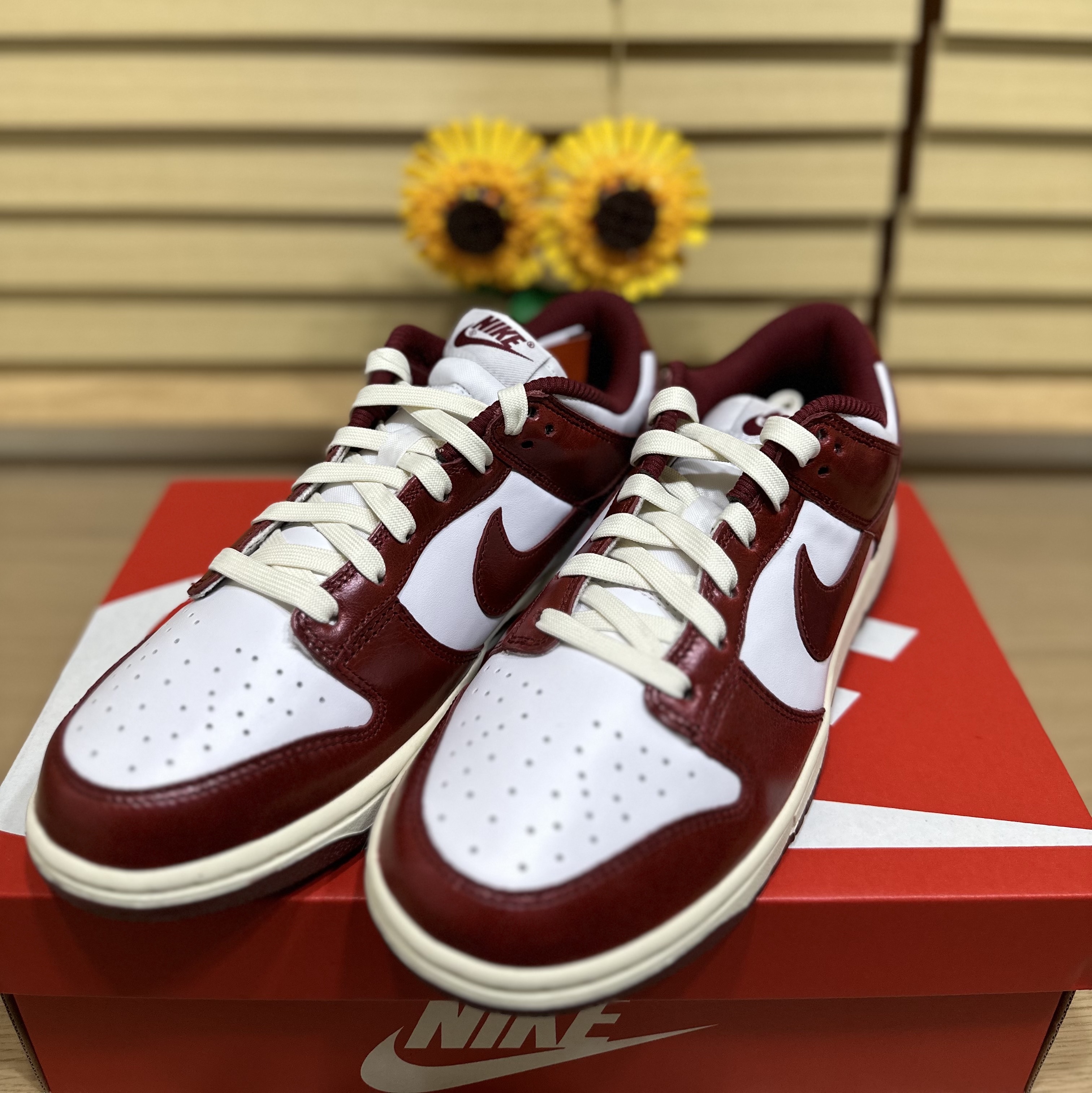 (W) Nike Dunk Low Retro PRM Team Red and White 착용 스타일