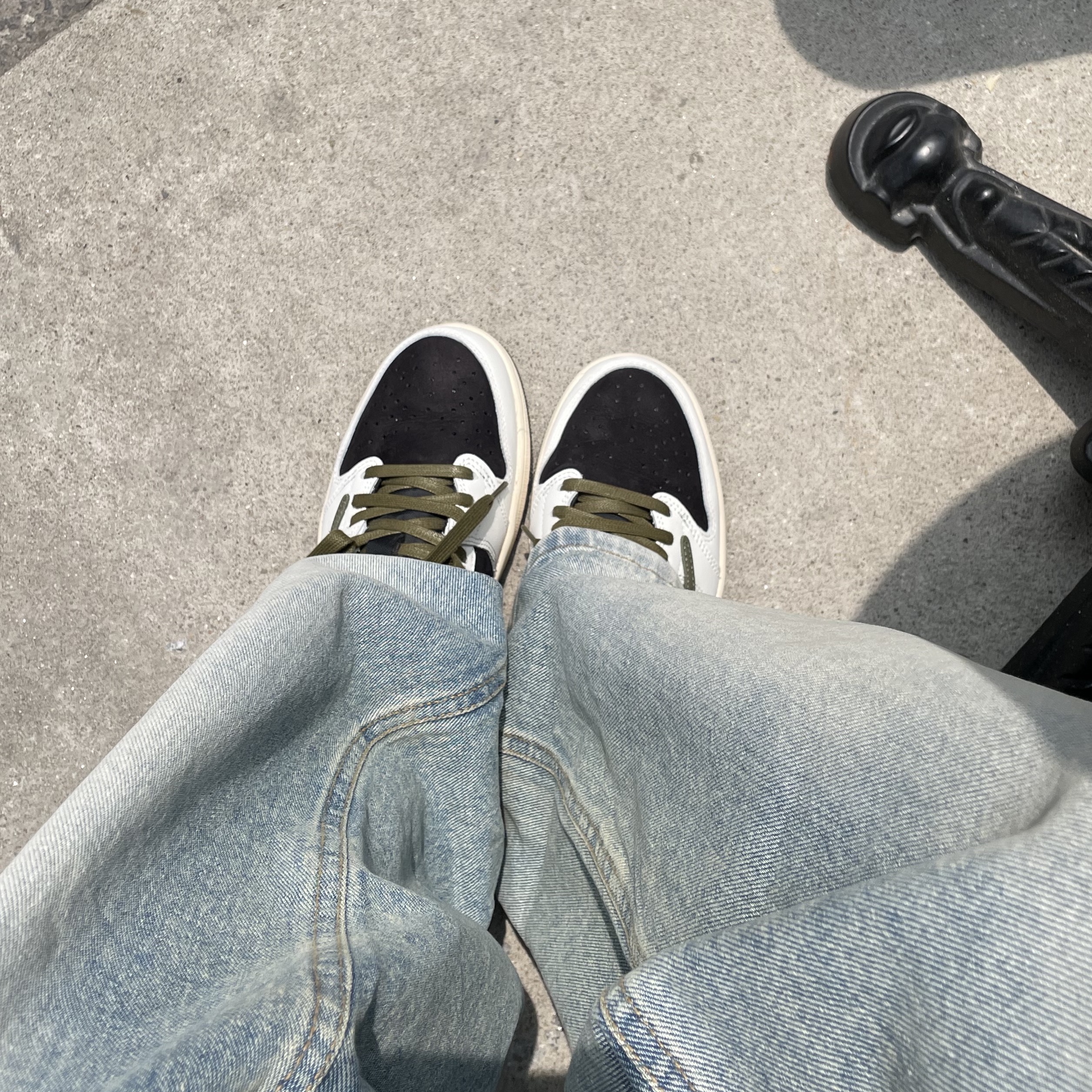 (W) Jordan 1 x Travis Scott Retro Low OG SP Medium Olive 착용 스타일 - 4