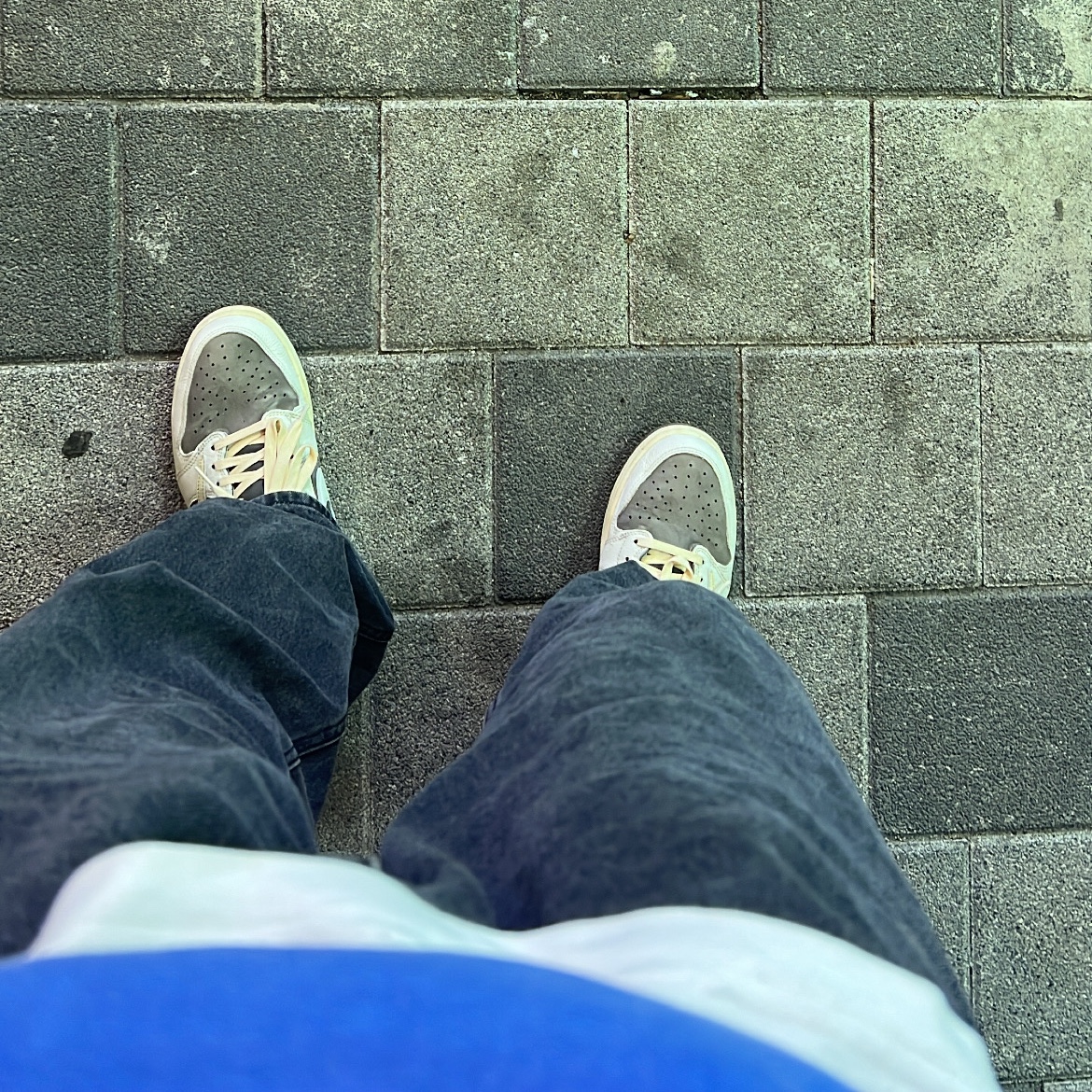 Jordan 1 x Travis Scott Retro Low OG SP Sail and Ridgerock, IAB Studio Pigment Hoodie Royal Blue - 22FW 착용 스타일