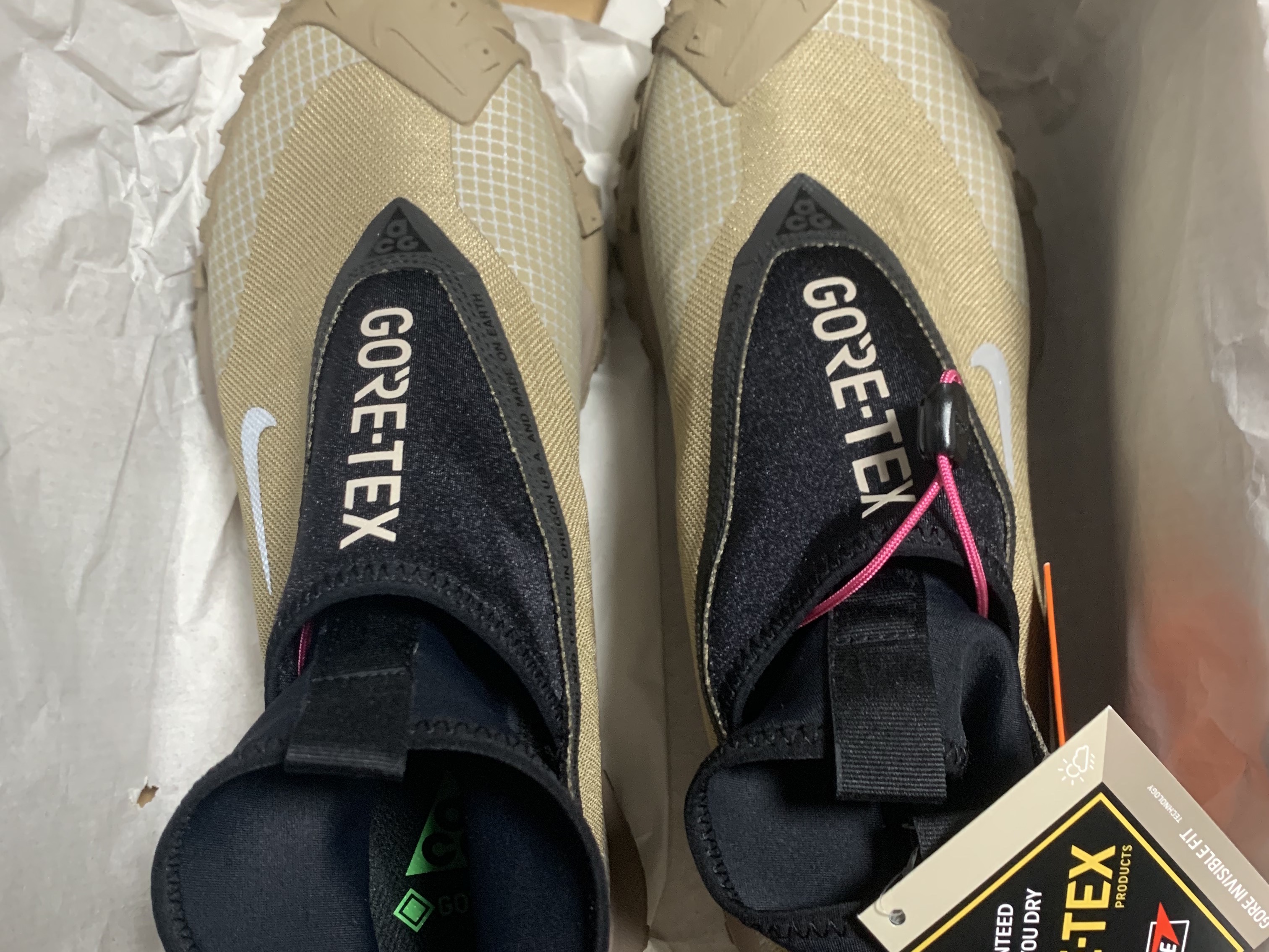 Nike ACG Mountain Fly Gore-Tex Khaki 착용 스타일 - 2