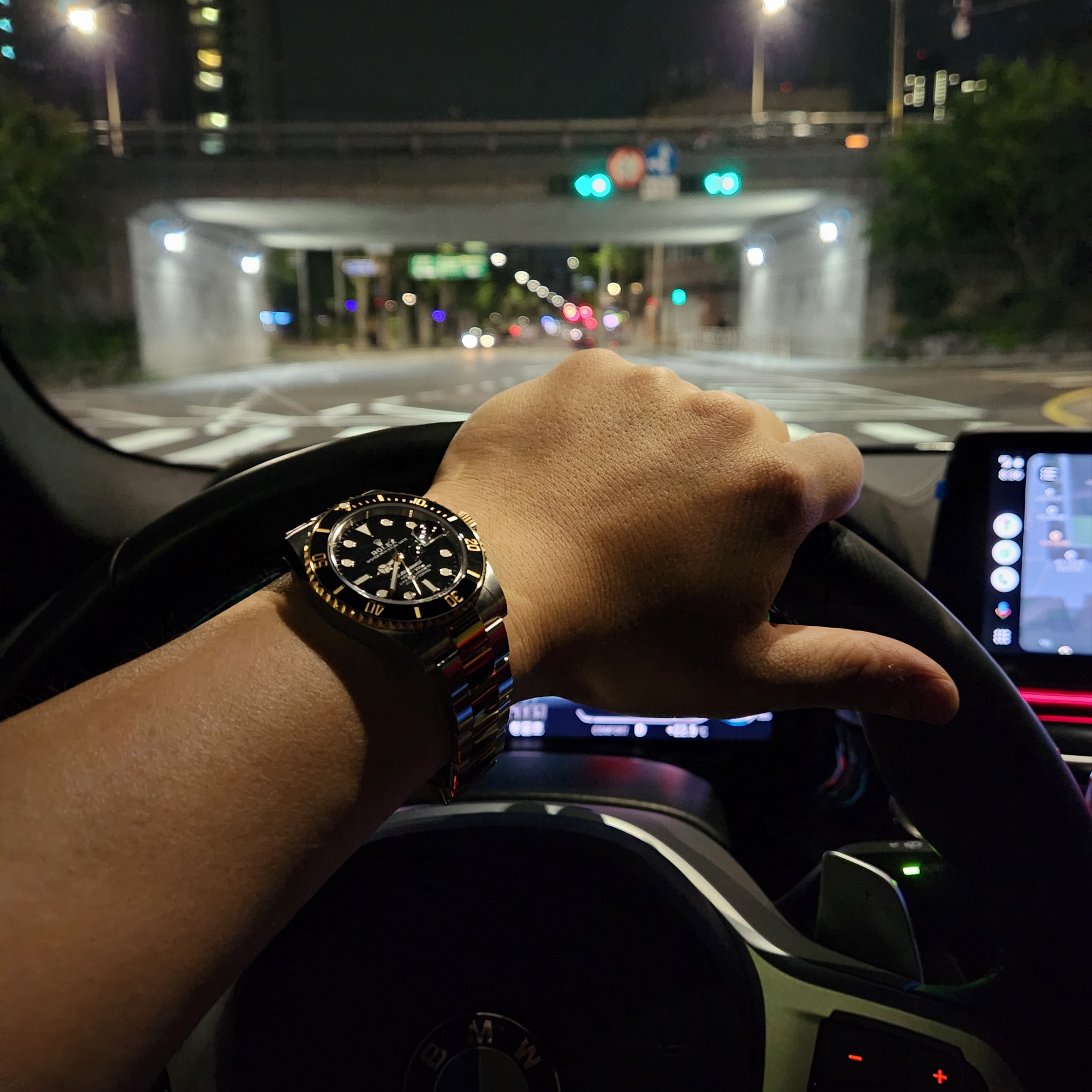 롤렉스 서브마리너 데이트 41mm 126613LN 블랙 오이스터 착용 스타일 - 3