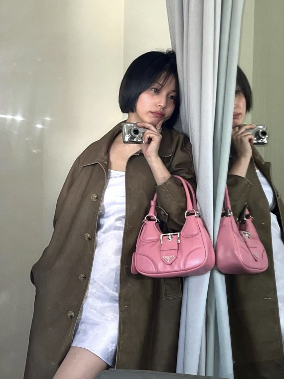 Prada Moon Padded Nappa Leather Bag Geranium Pink 착용 스타일 - 1