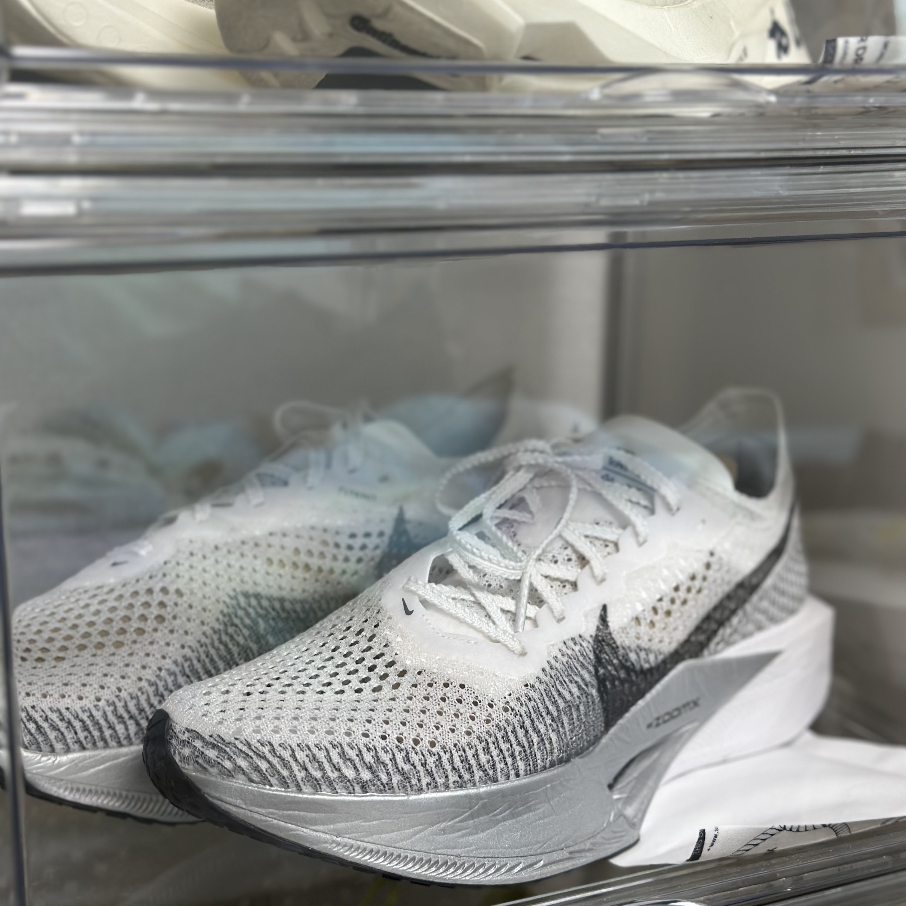 Nike ZoomX Vaporfly Next% 3 White Grey 착용 스타일 - 2