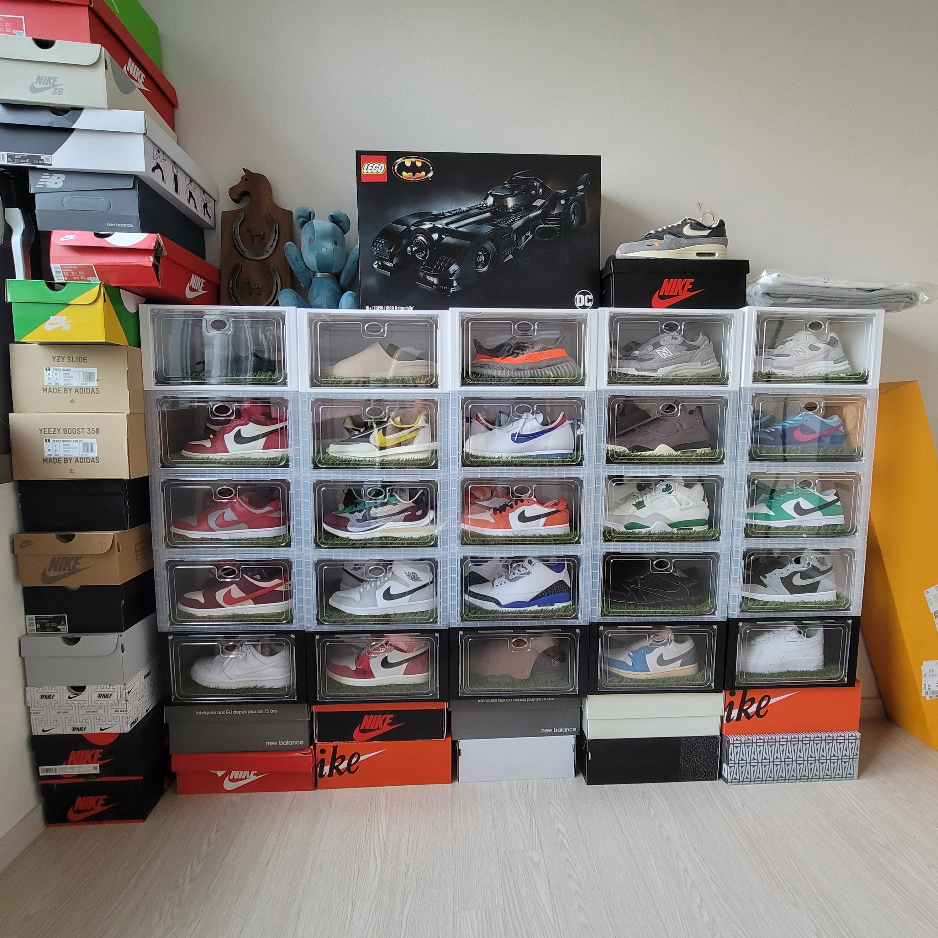 Jordan 1 Retro High Spider-Man Next Chapter, Nike x Kasina Air Max 1 SP Won-Ang Particle Grey 착용 스타일