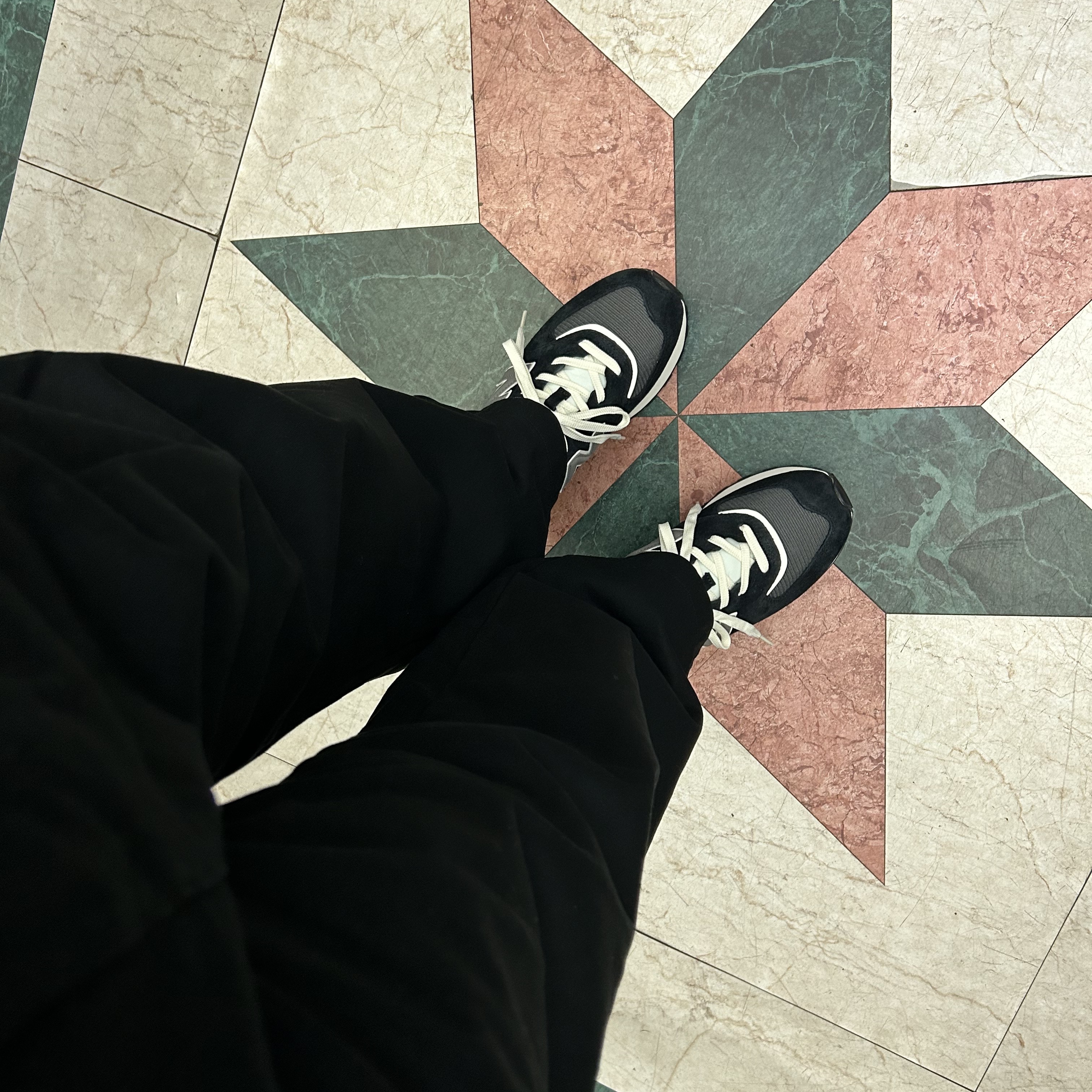 New Balance 574 Legacy Black 착용 스타일