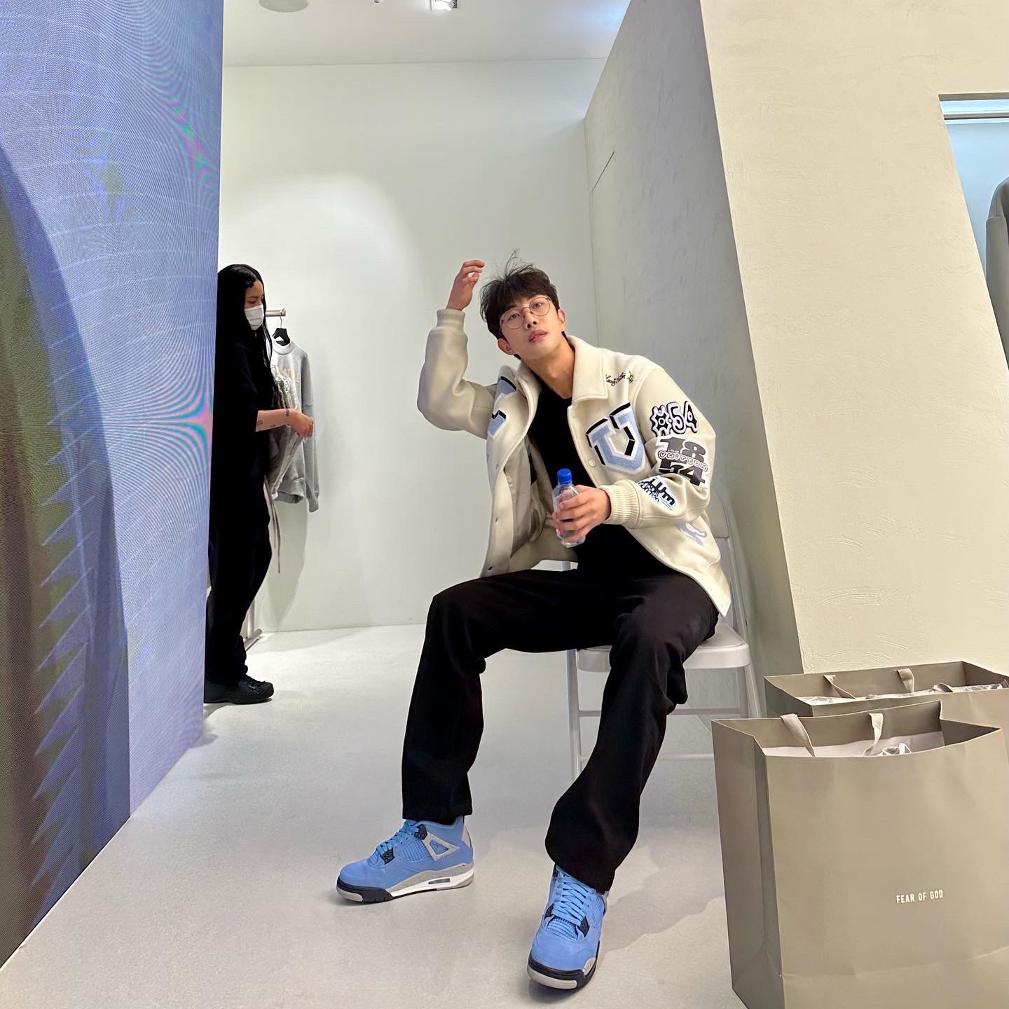 Louis Vuitton Multi Patch Mixed Leather Varsity Blouson Milky White, Jordan 4 Retro University Blue 착용 스타일