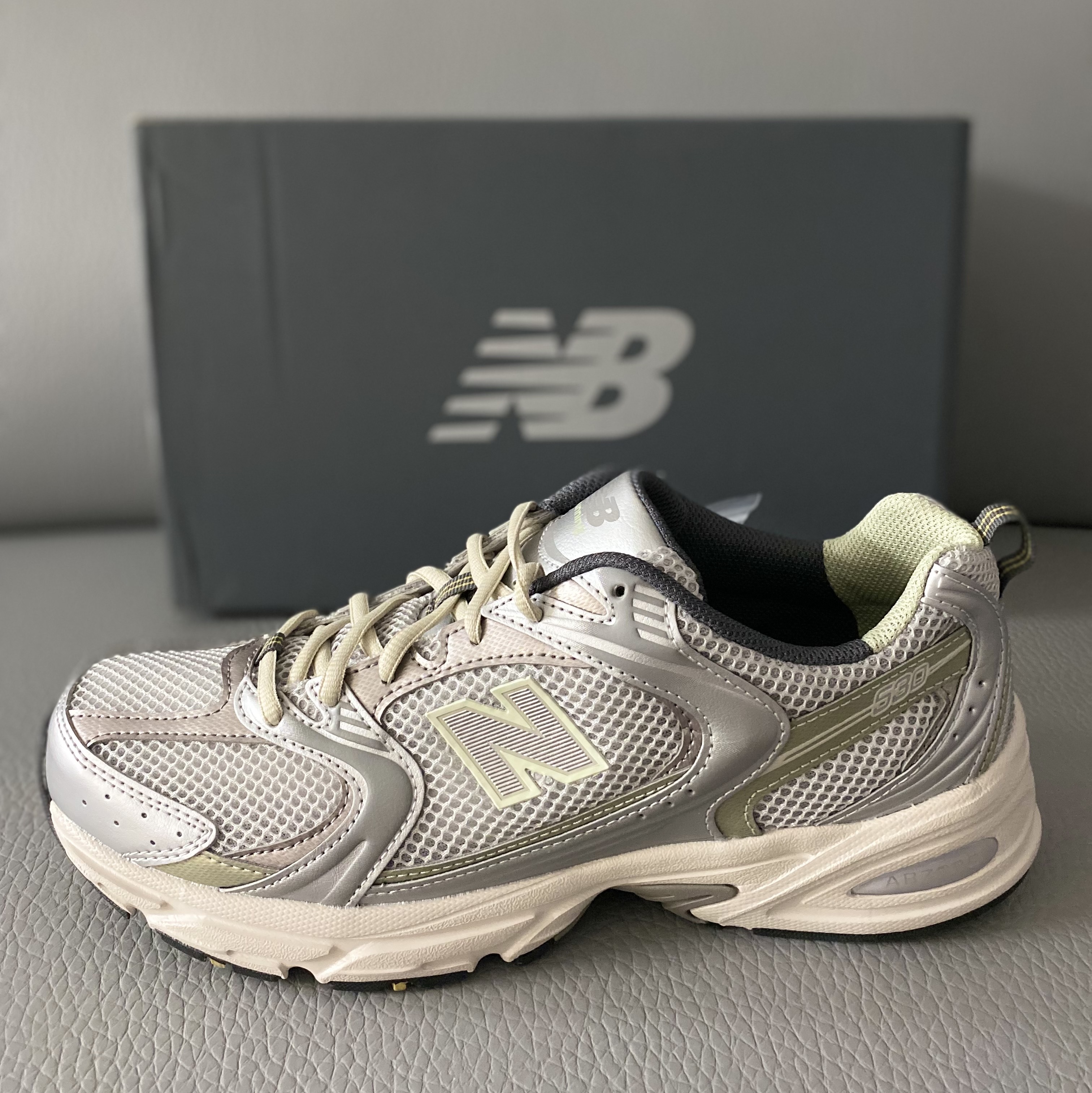 New Balance 530 Earth 착용 스타일