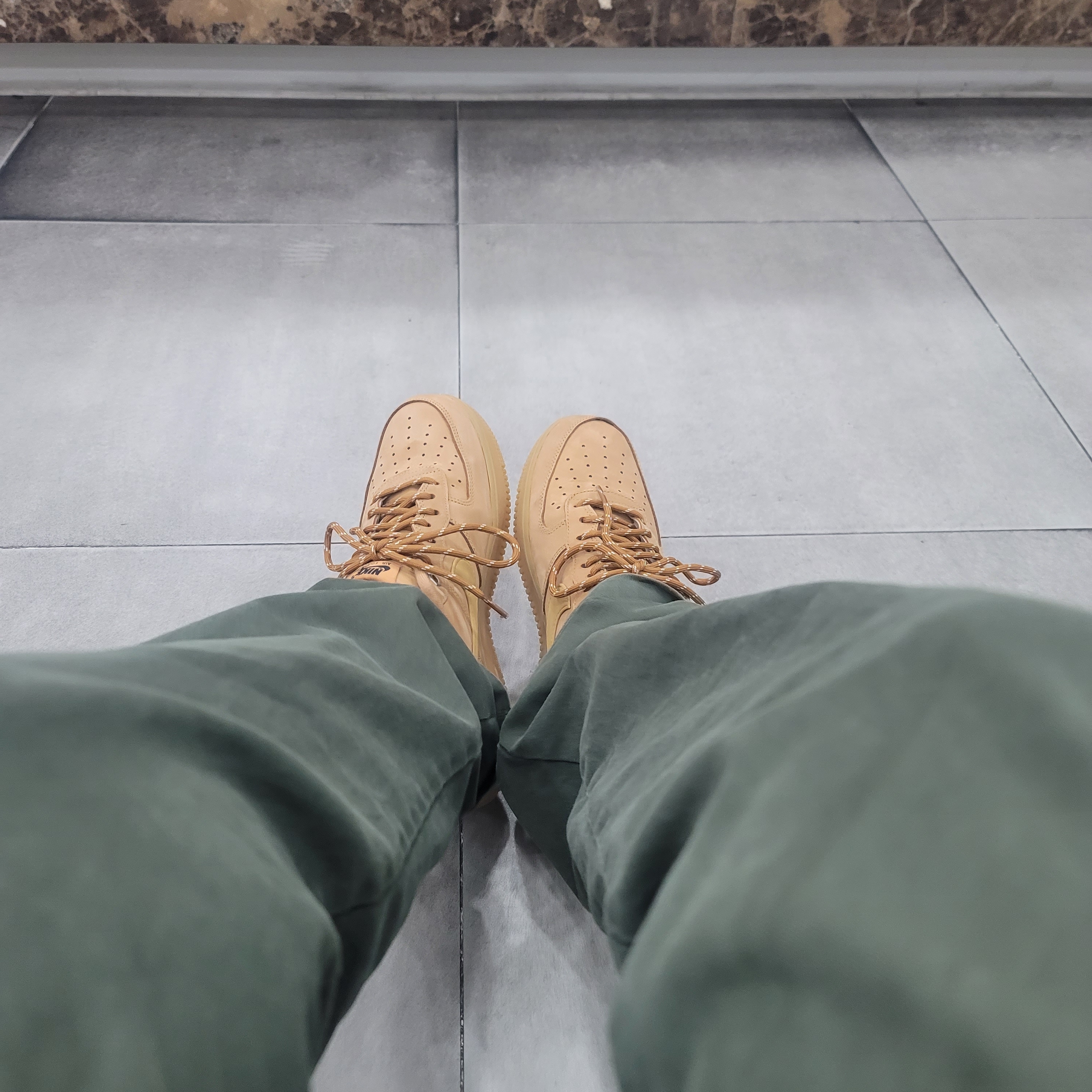 Nike Air Force 1 '07 WB Flax 착용 스타일 - 1