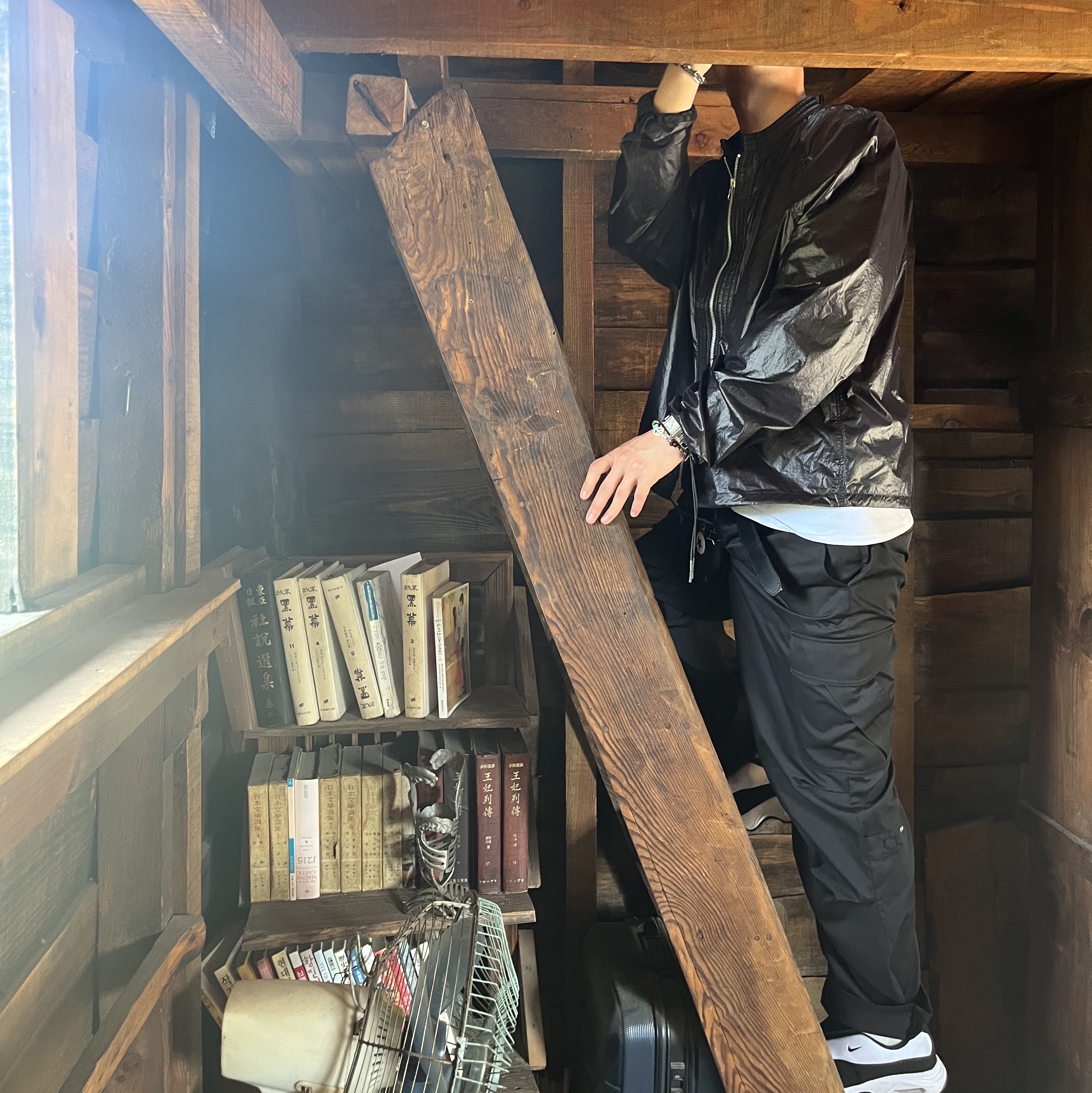 Our Legacy Parasail Jacket Tech Chintz Ripstop Black, Nike x Comme des Garcons Homme Plus Air Max Sunder SP White Black 착용 스타일