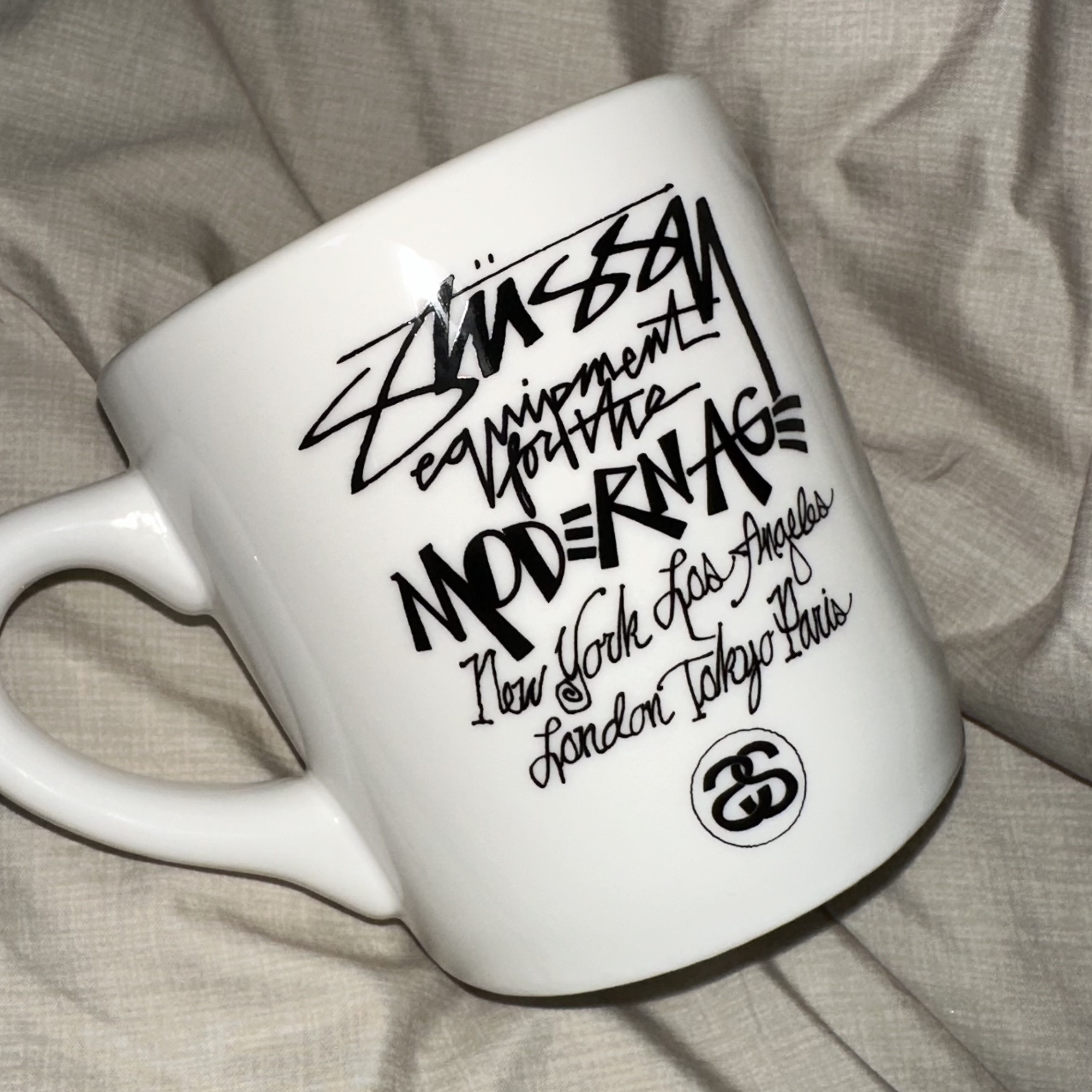 Stussy Modern Age Mug White 착용 스타일
