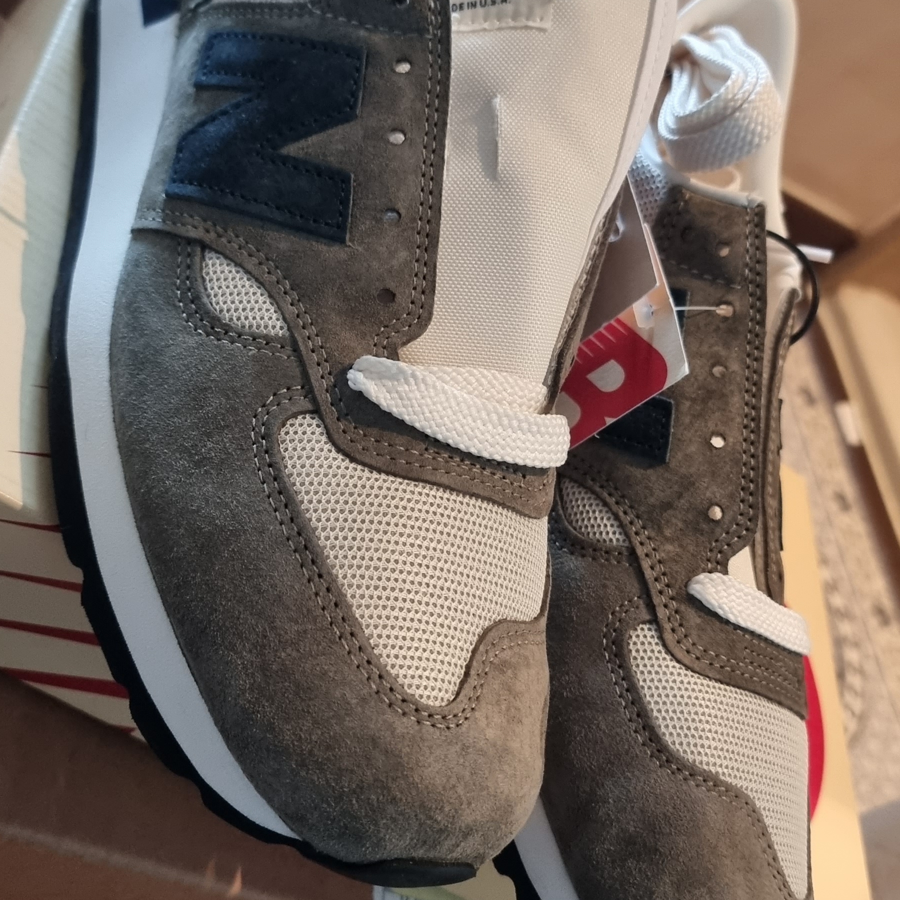 New Balance 990v1 Made in USA Olive 착용 스타일