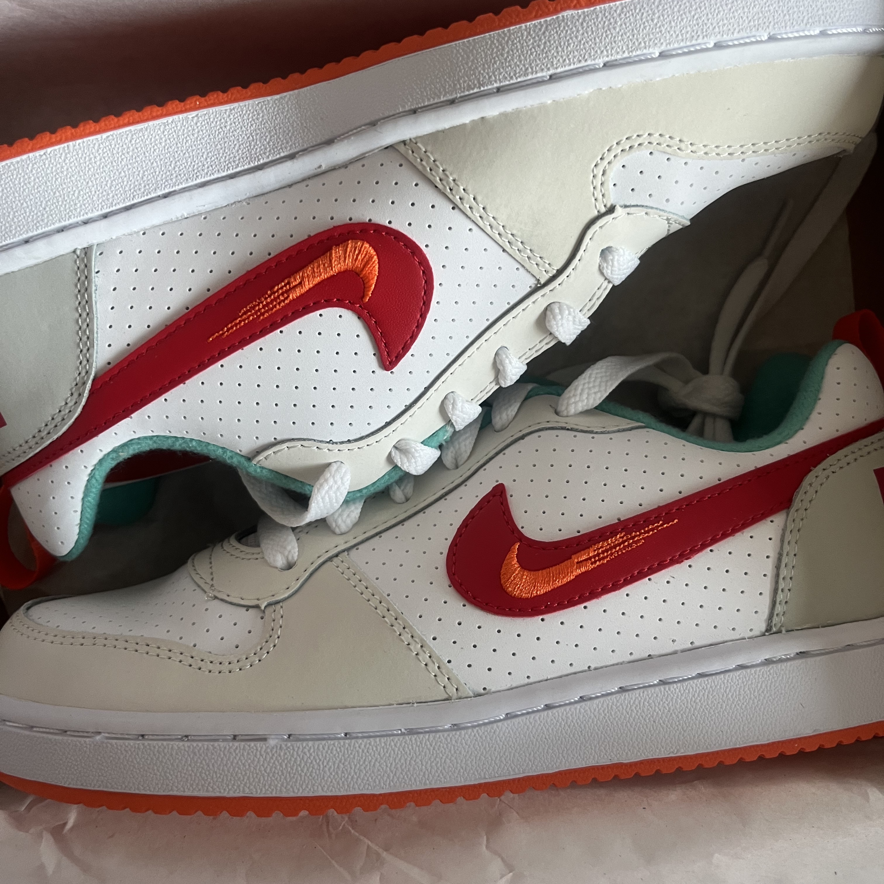 (GS) Nike Court Borough Low Summit White University Red 착용 스타일