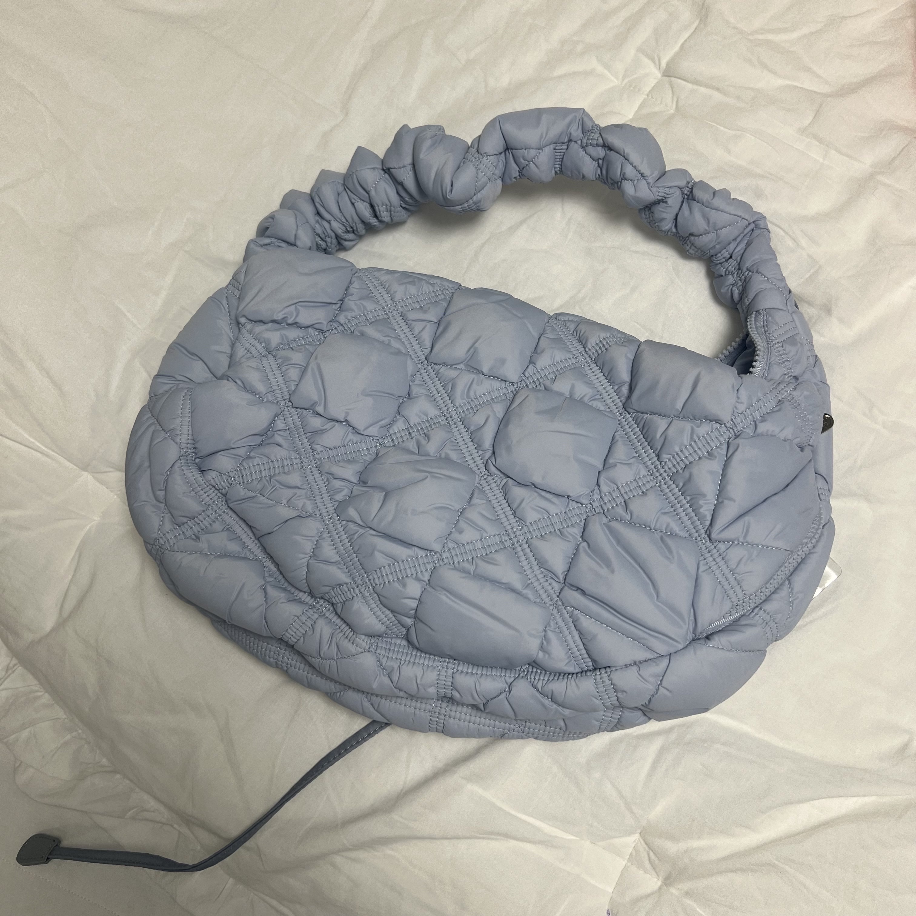 COS Quilted Mini Bag Bright Orange, COS Quilted Mini Bag Cream 착용 스타일 - 5