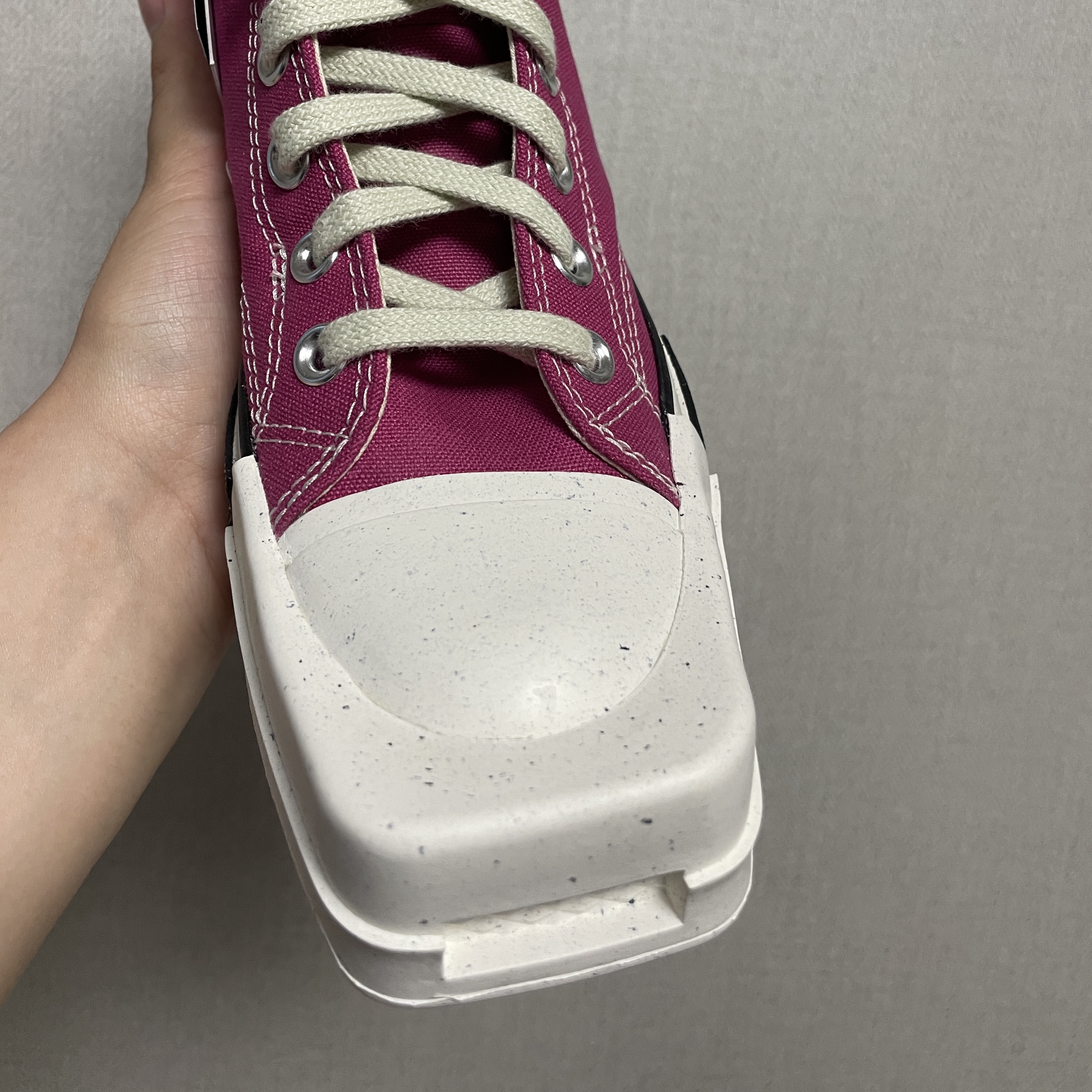 Converse x Drkshdw Turbodrk Chuck 70 Hi Laceless Cactus Flower 착용 스타일 - 3