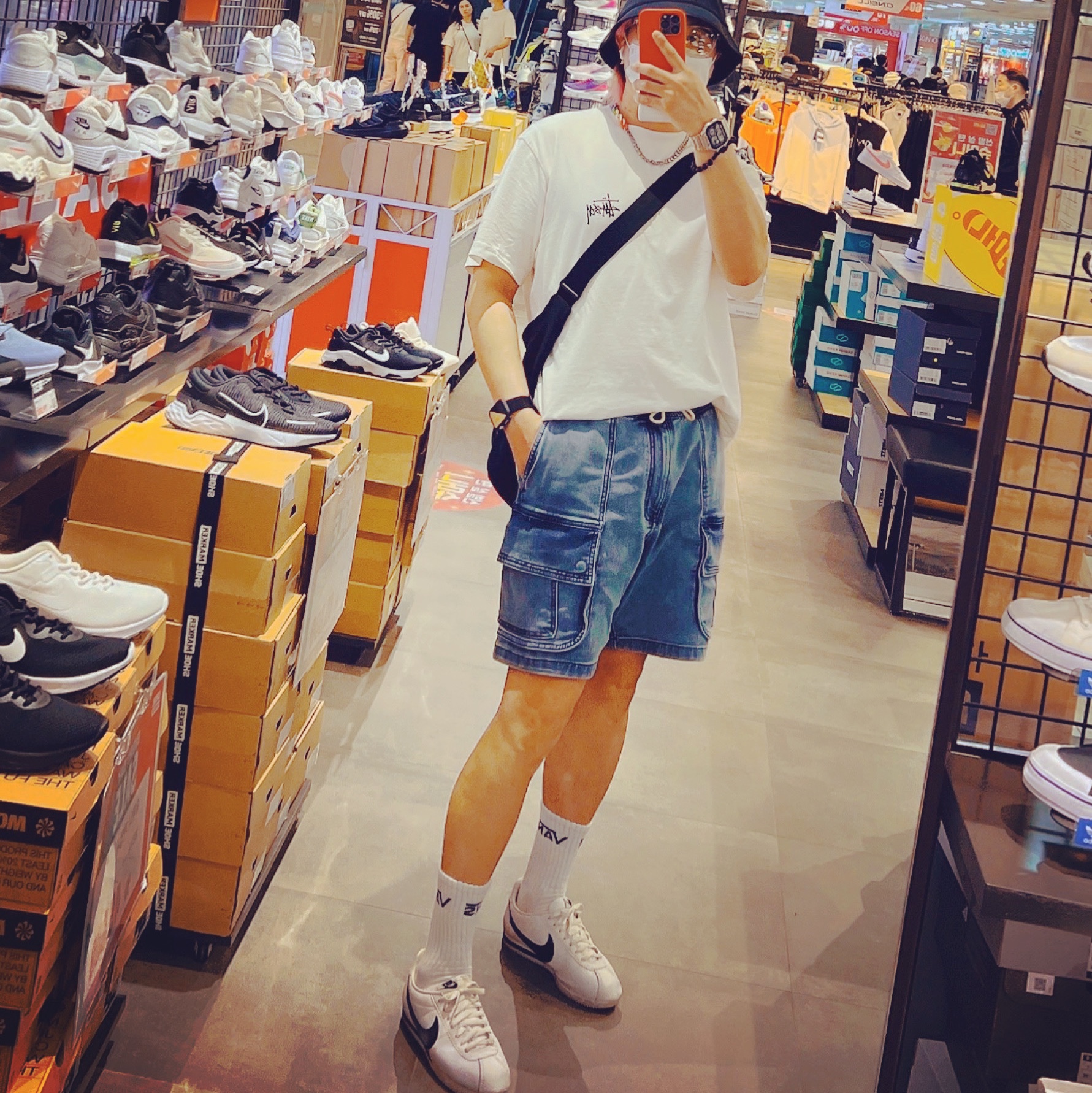 Nike Classic Cortez Leather White Black, Stussy Basic Stussy T-Shirt White 2023 착용 스타일