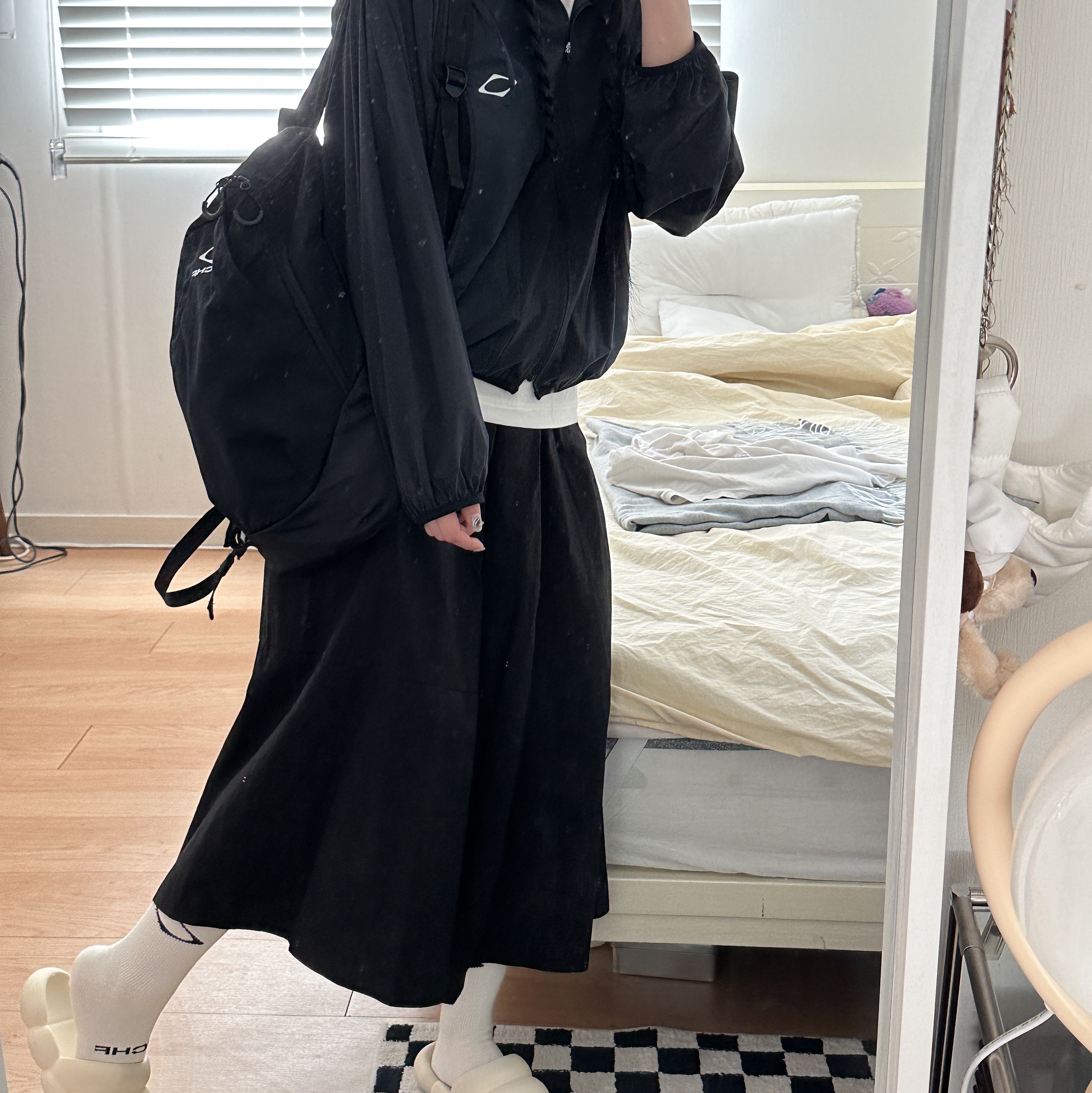 (W) Mischief SS Color Blocked Windbreaker Black 착용 스타일 - 1